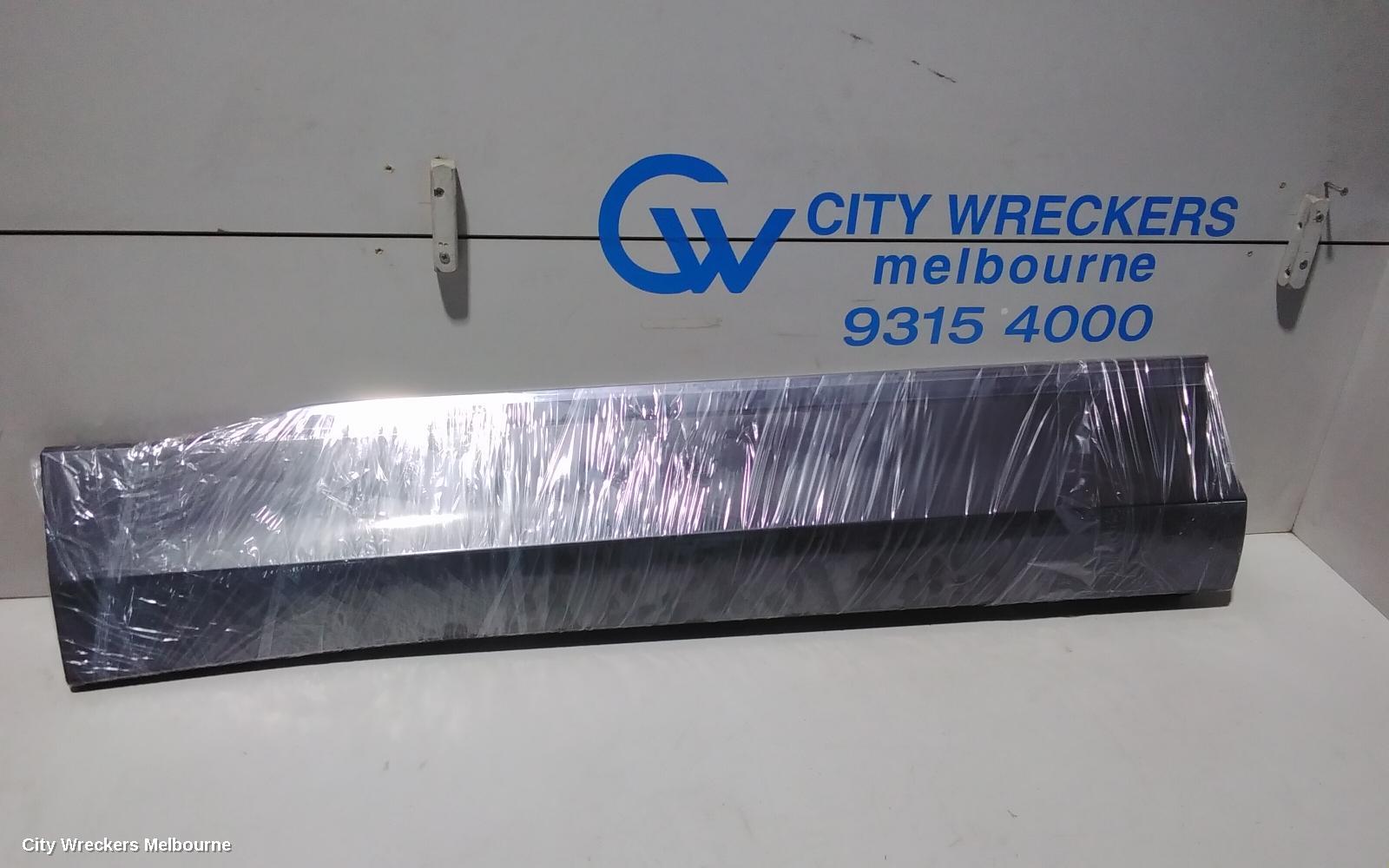 VOLKSWAGEN TIGUAN DOOR MOULD, LHF DOOR BOTTOM MOULD  TRIM LEVEL: 162TSI HIGHLINE   COLOUR CODED WITH CHROM , CHECK PHOTO : 81423, 5NA, 06/2016 - 02/2024