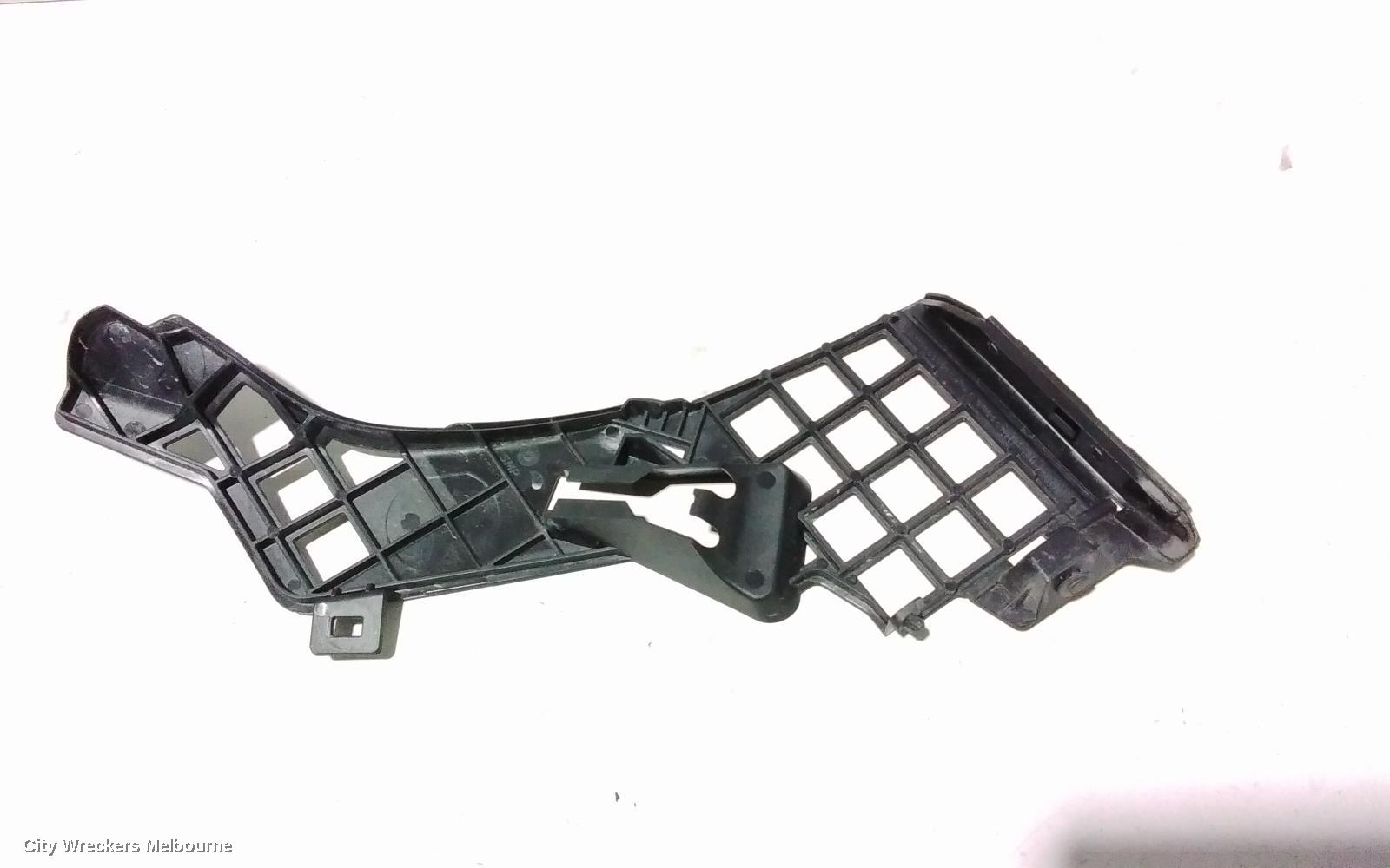MERCEDES CLA CLASS, C117, 10/2013 - 02/2019, A1178850800 RHF BAR BRAKET: 81475