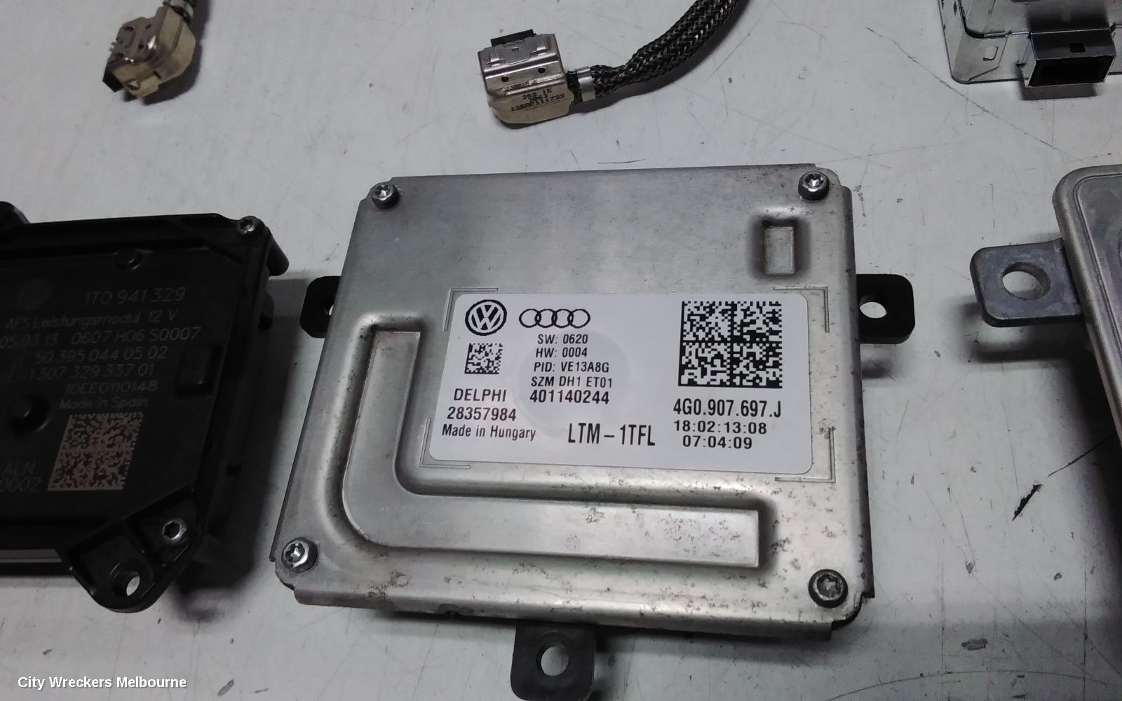 VOLKSWAGEN PASSAT RIGHT HEADLAMP, 3CC, SEDAN, XENON TYPE. 03/2012 - 12/2016