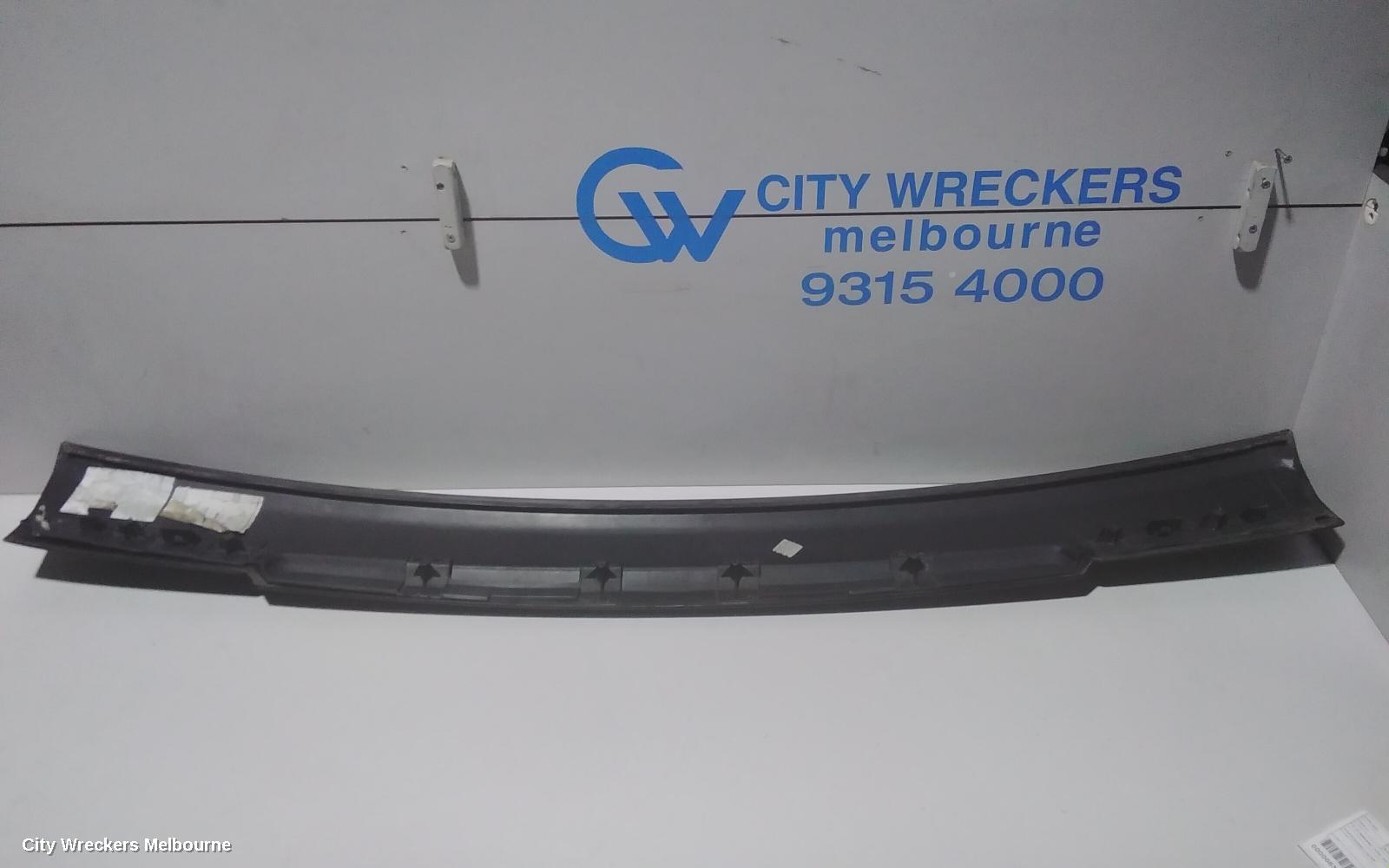 LAND ROVER RANGEROVER SPORT REAR GARNISH, L320, 08/2005 - 12/2013