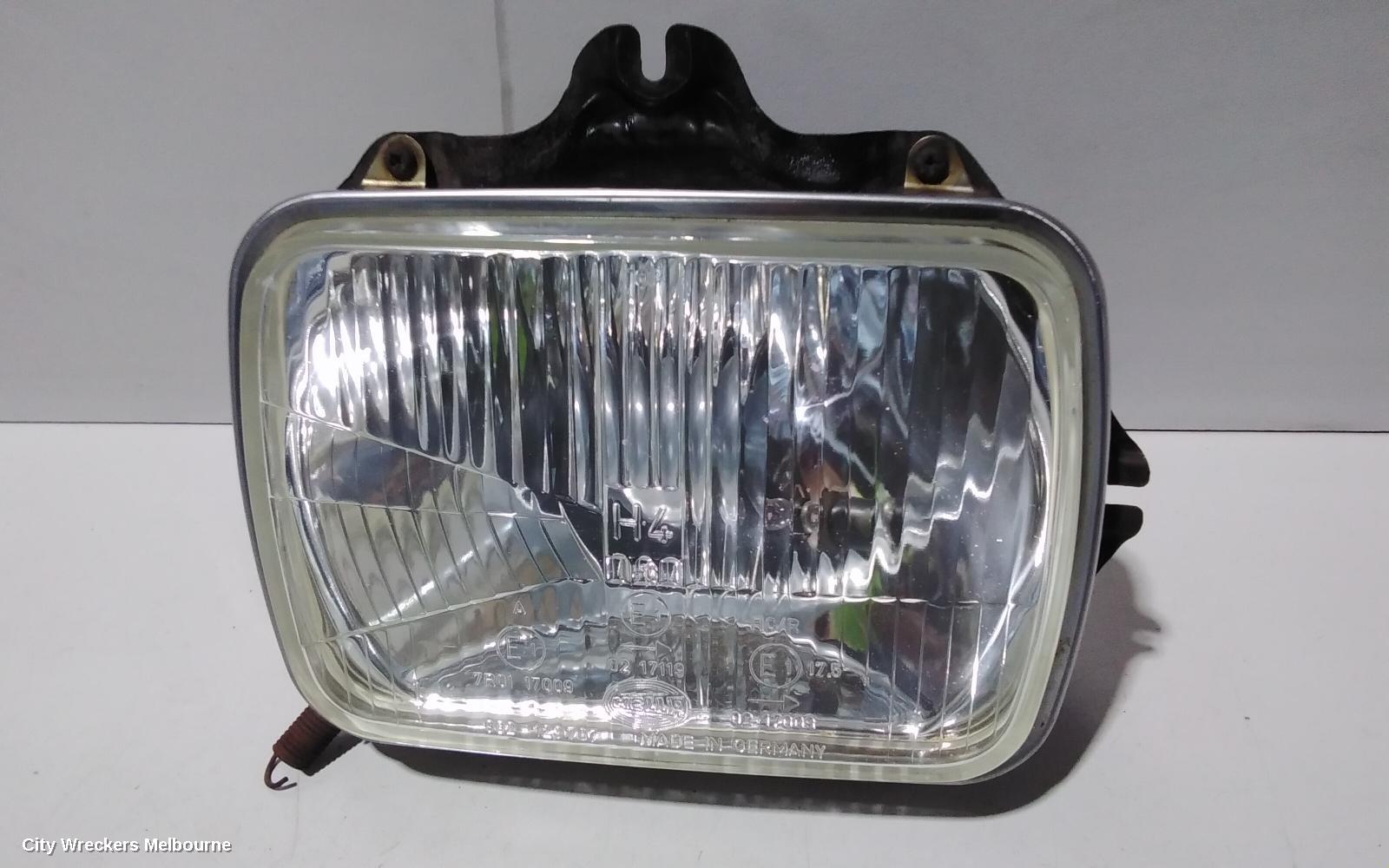 TOYOTA HILUX RIGHT HEADLAMP, HALOGEN, 09/1997 - 03/2005