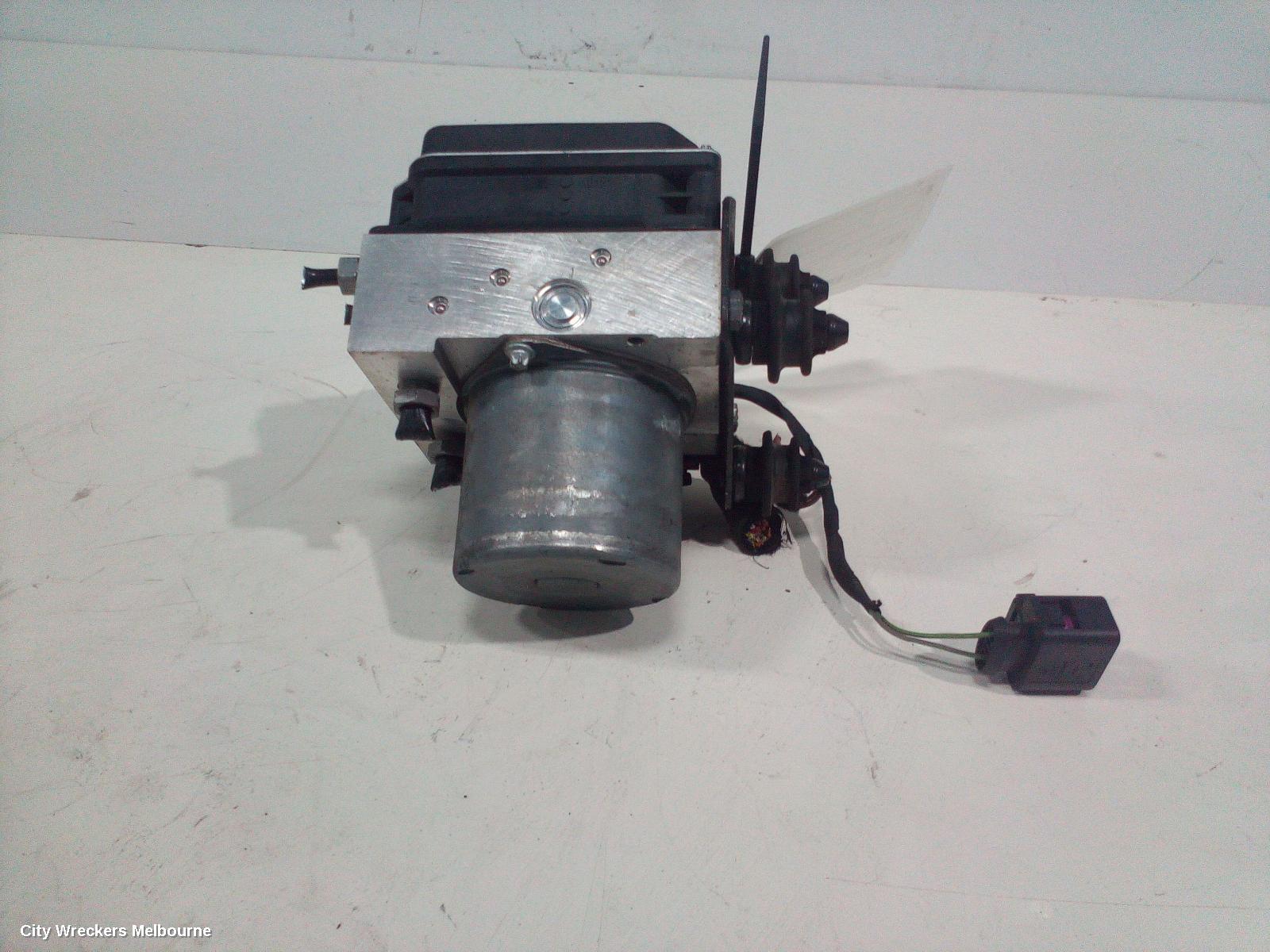 AUDI A4 ABS PUMP/MODULATOR, B8 8K, P/N 8K0614517EF, 02/2008 - 09/2015