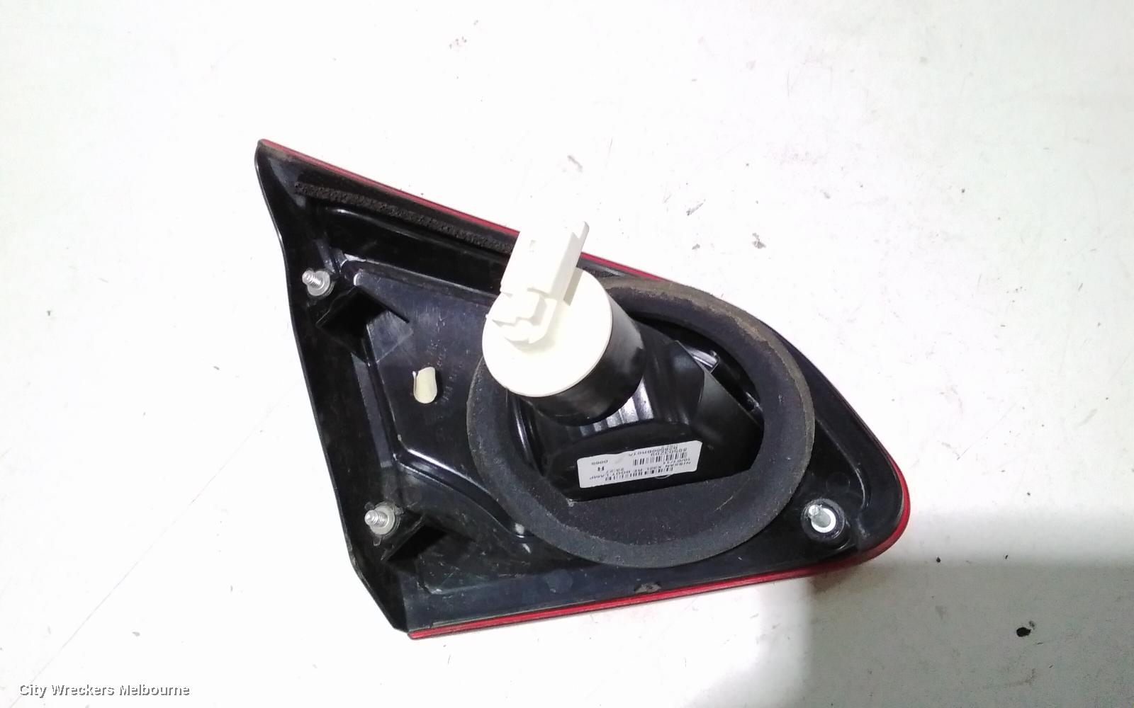 NISSAN DUALIS REAR GARNISH, TAILGATE LAMP (RH SIDE), J10, 01/2010 - 05/2014