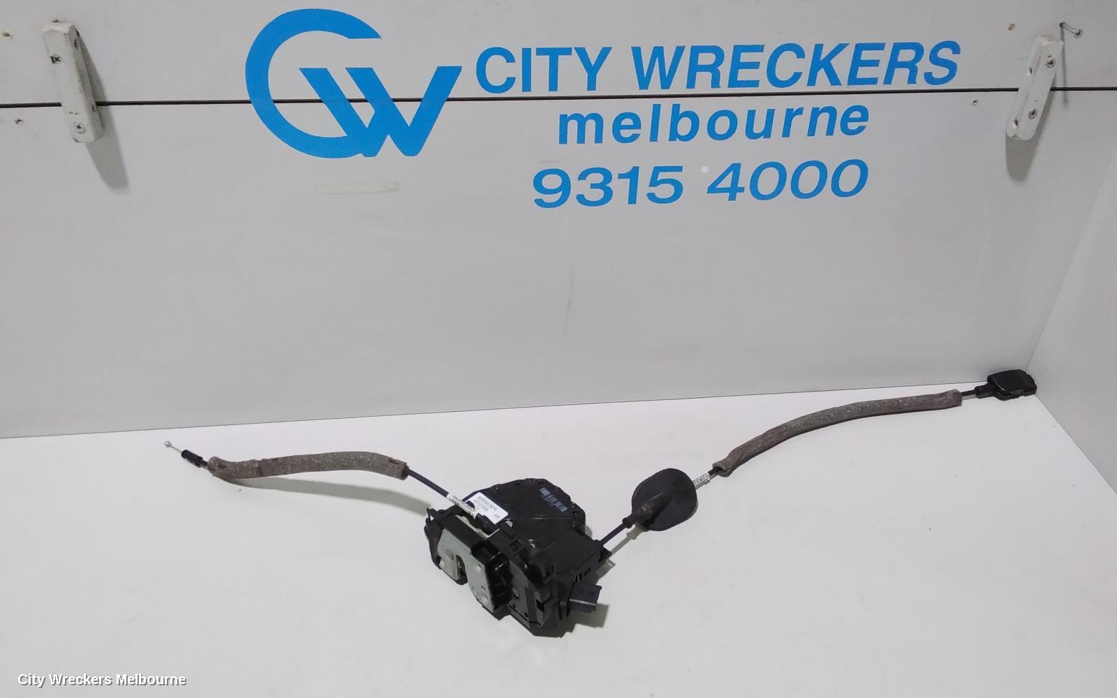 RENAULT CLIO DOOR/BOOT/GATE LOCK, RIGHT  FRONT DOOR LOCK, P/N 805004945R, X98, 09/2013 - 10/2019