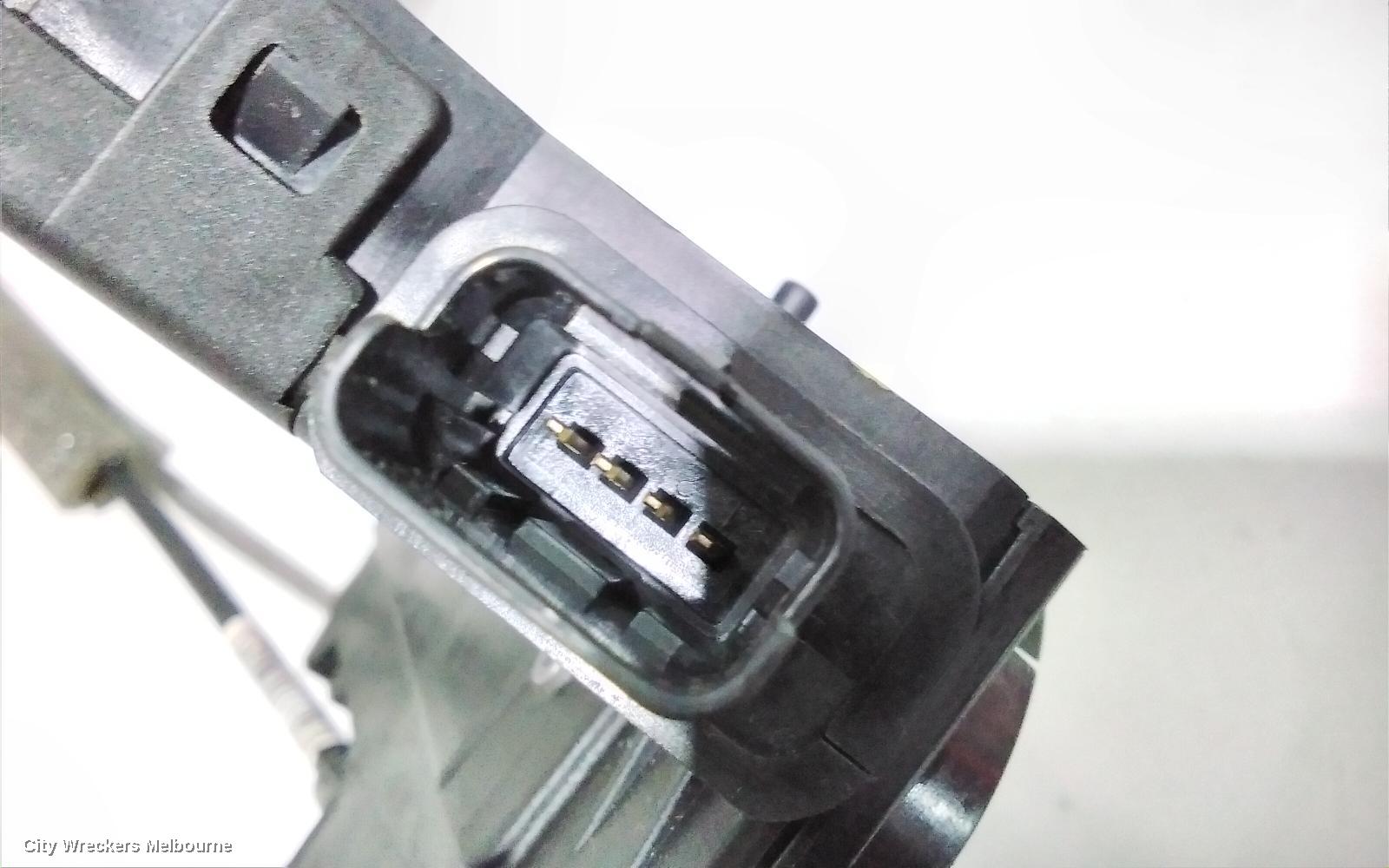 RENAULT CLIO DOOR/BOOT/GATE LOCK, RIGHT  FRONT DOOR LOCK, P/N 805004945R, X98, 09/2013 - 10/2019