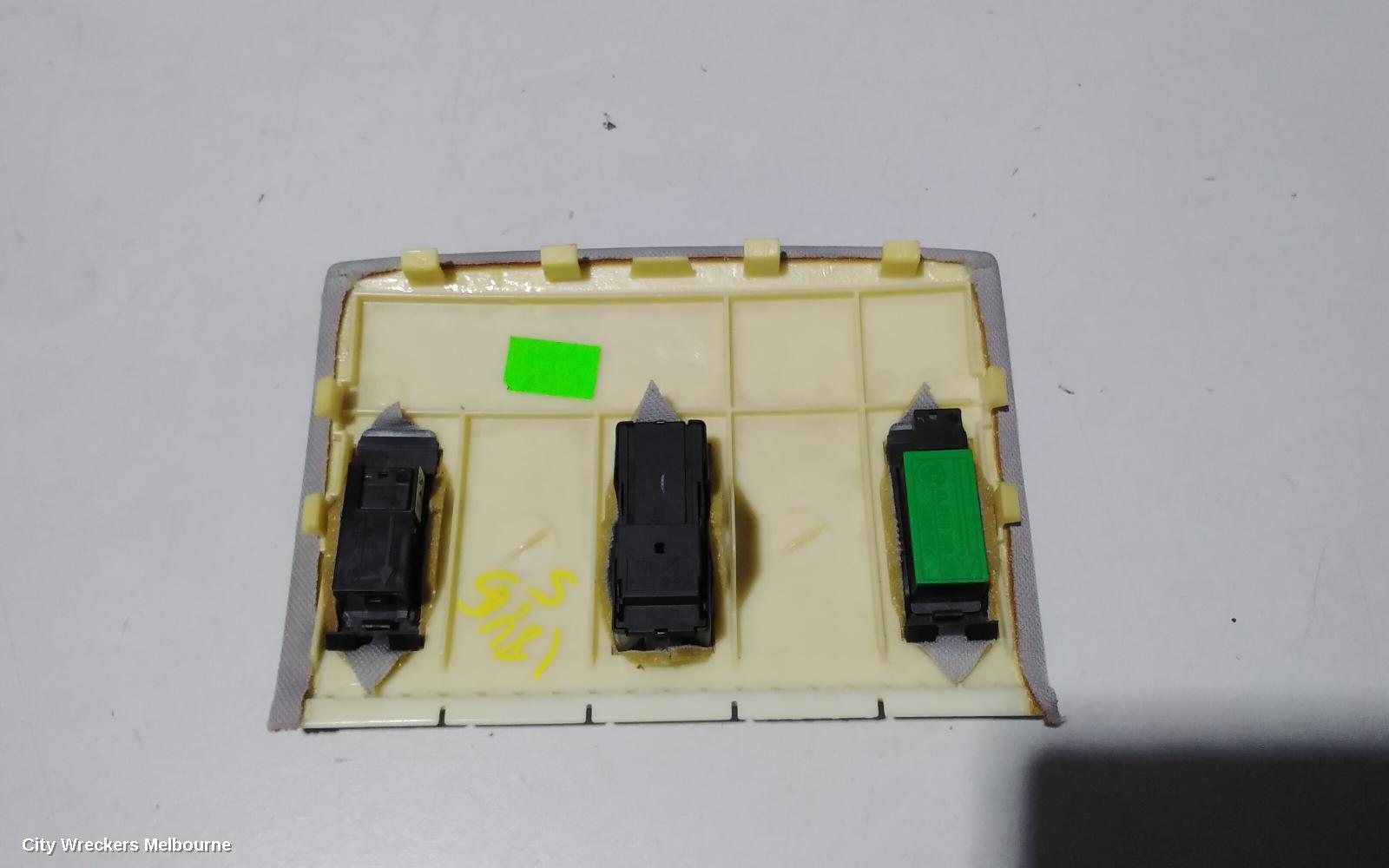 BMW 5 SERIES, E60 10/2003 - 04/2010, SUNROOF SWITCH: 82191