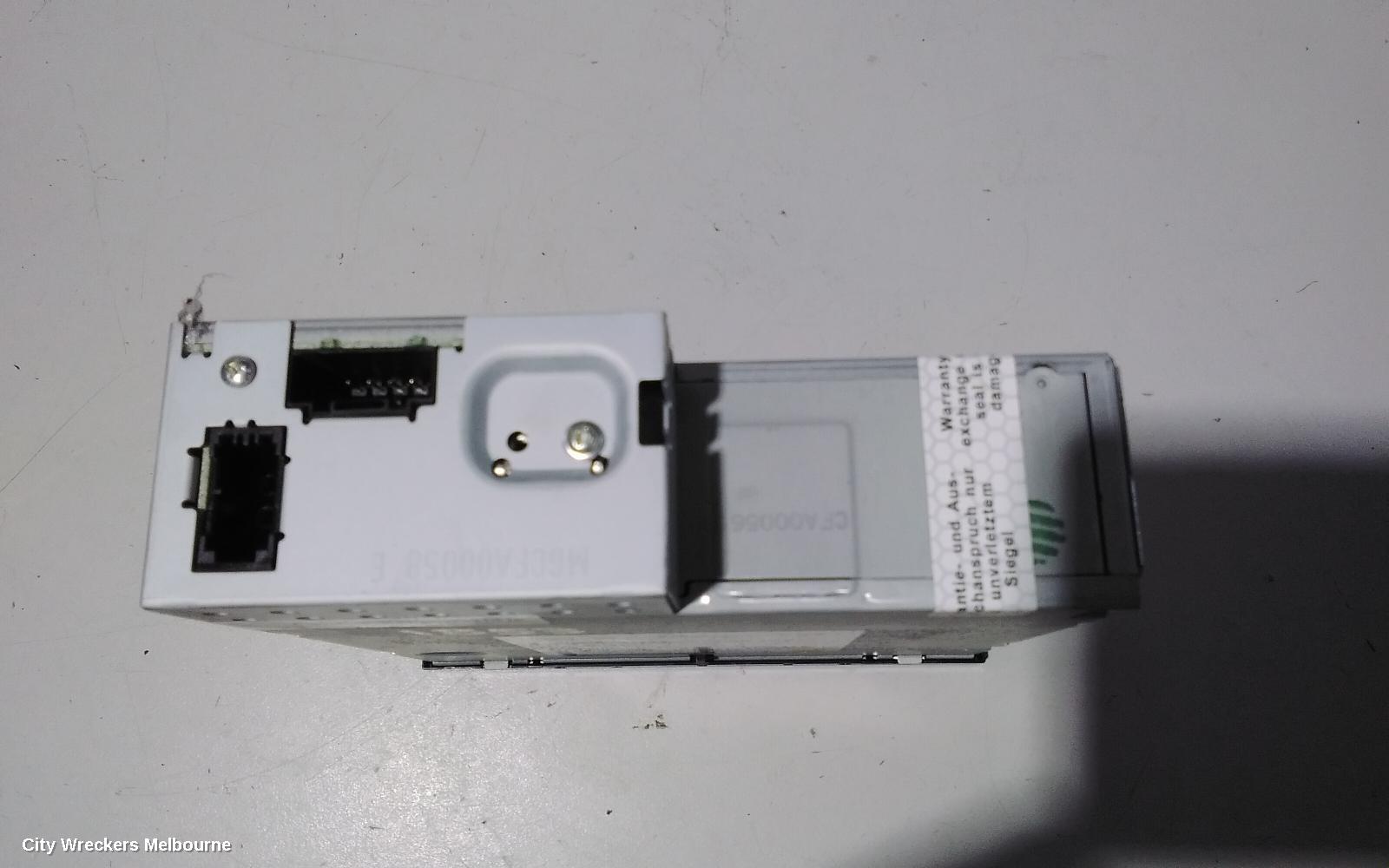 AUDI Q5 RADIO/CD/DVD/SAT/TV, CD CHANGER (IN GLOVEBOX), 8R, 03/2009 - 01/2017