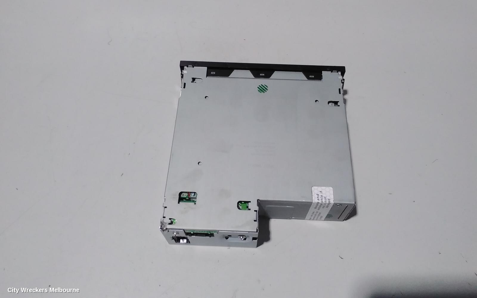AUDI Q5 RADIO/CD/DVD/SAT/TV, CD CHANGER (IN GLOVEBOX), 8R, 03/2009 - 01/2017