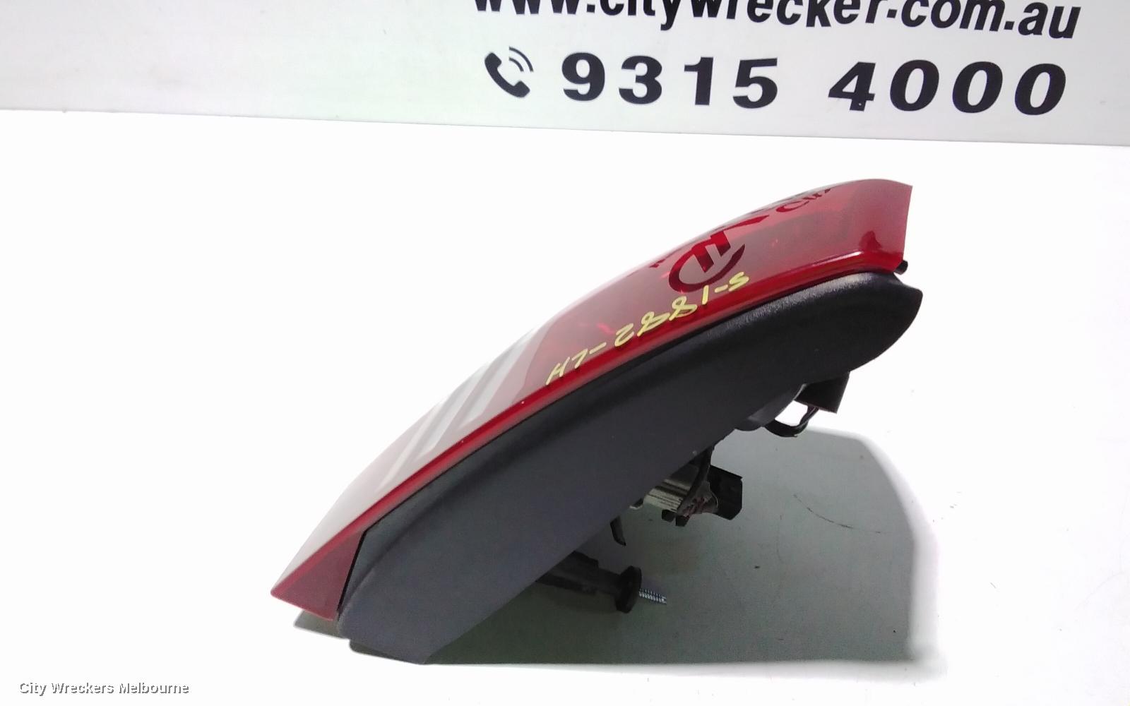 CHRYSLER 300C LEFT TAILLIGHT, IN BODY, SEDAN, 11/2005 - 02/2008