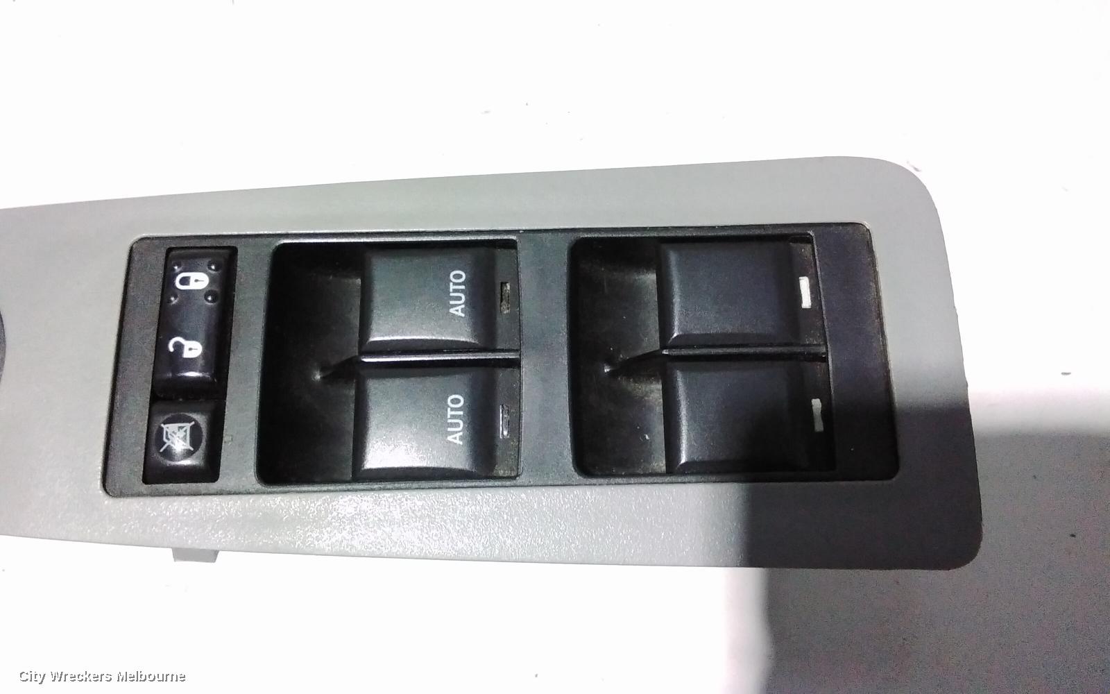 CHRYSLER 300C PWR DR WIND SWITCH, RH FRONT (MASTER SWITCH), NON ILLUMINATION, LH & RH FRONT AUTO WINDOWS, P/N 04602781AA, 11/2005 - 12/2011