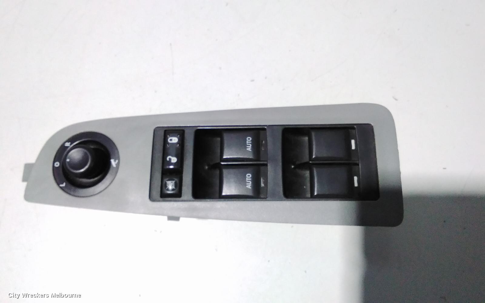 CHRYSLER 300C PWR DR WIND SWITCH, RH FRONT (MASTER SWITCH), NON ILLUMINATION, LH & RH FRONT AUTO WINDOWS, P/N 04602781AA, 11/2005 - 12/2011