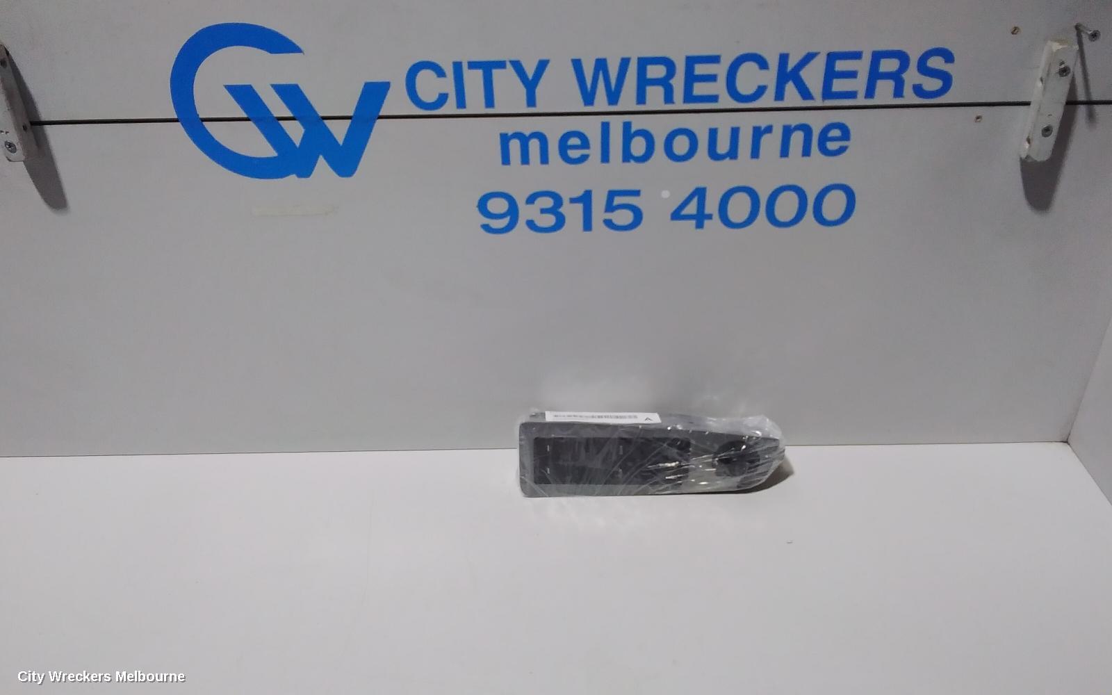 CHRYSLER 300C PWR DR WIND SWITCH, RH FRONT (MASTER SWITCH), NON ILLUMINATION, LH & RH FRONT AUTO WINDOWS, P/N 04602781AA, 11/2005 - 12/2011