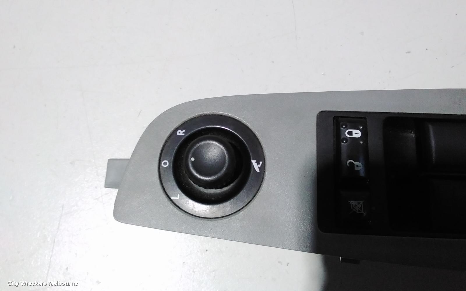 CHRYSLER 300C PWR DR WIND SWITCH, RH FRONT (MASTER SWITCH), NON ILLUMINATION, LH & RH FRONT AUTO WINDOWS, P/N 04602781AA, 11/2005 - 12/2011