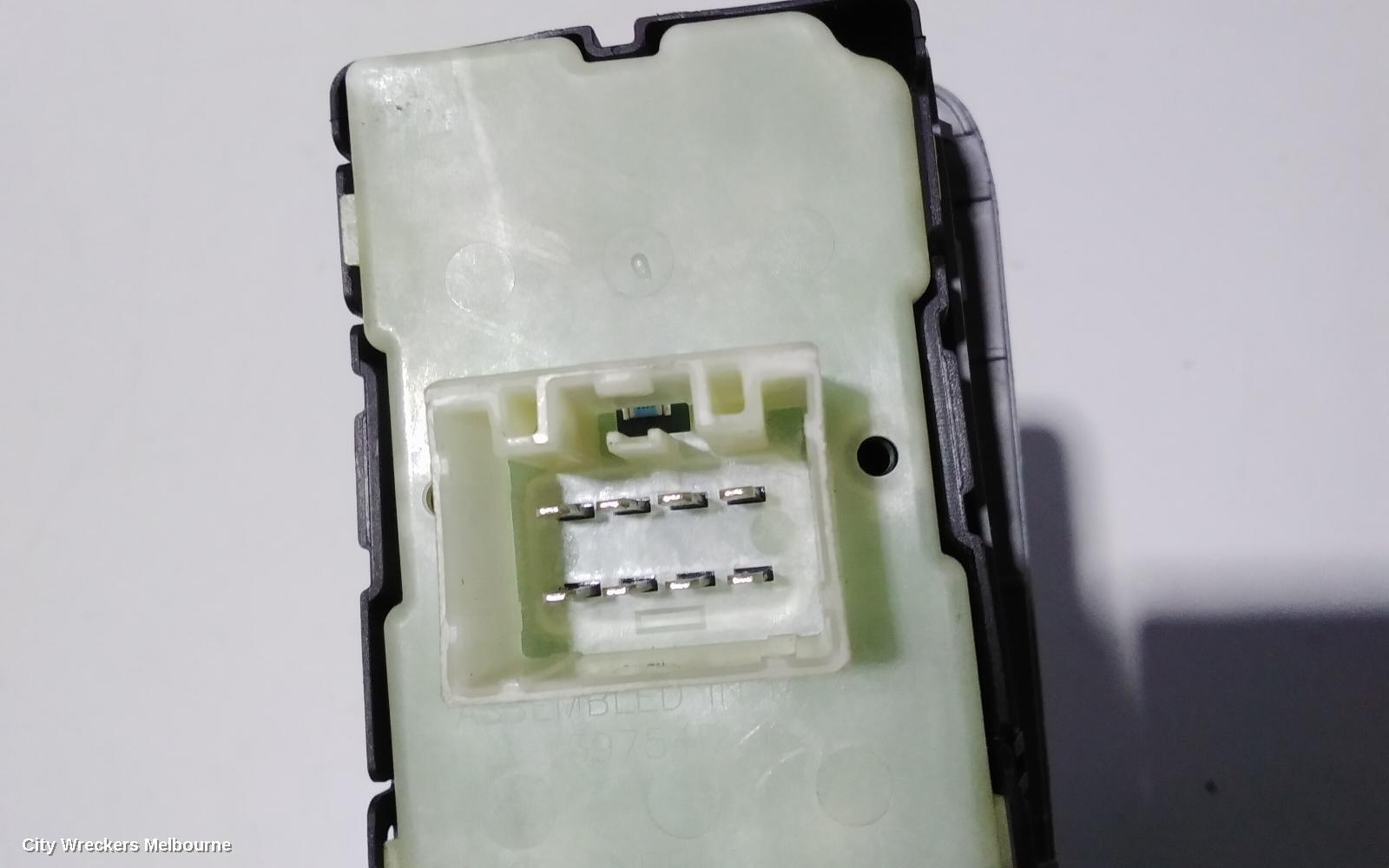 CHRYSLER 300C PWR DR WIND SWITCH, RH FRONT (MASTER SWITCH), NON ILLUMINATION, LH & RH FRONT AUTO WINDOWS, P/N 04602781AA, 11/2005 - 12/2011