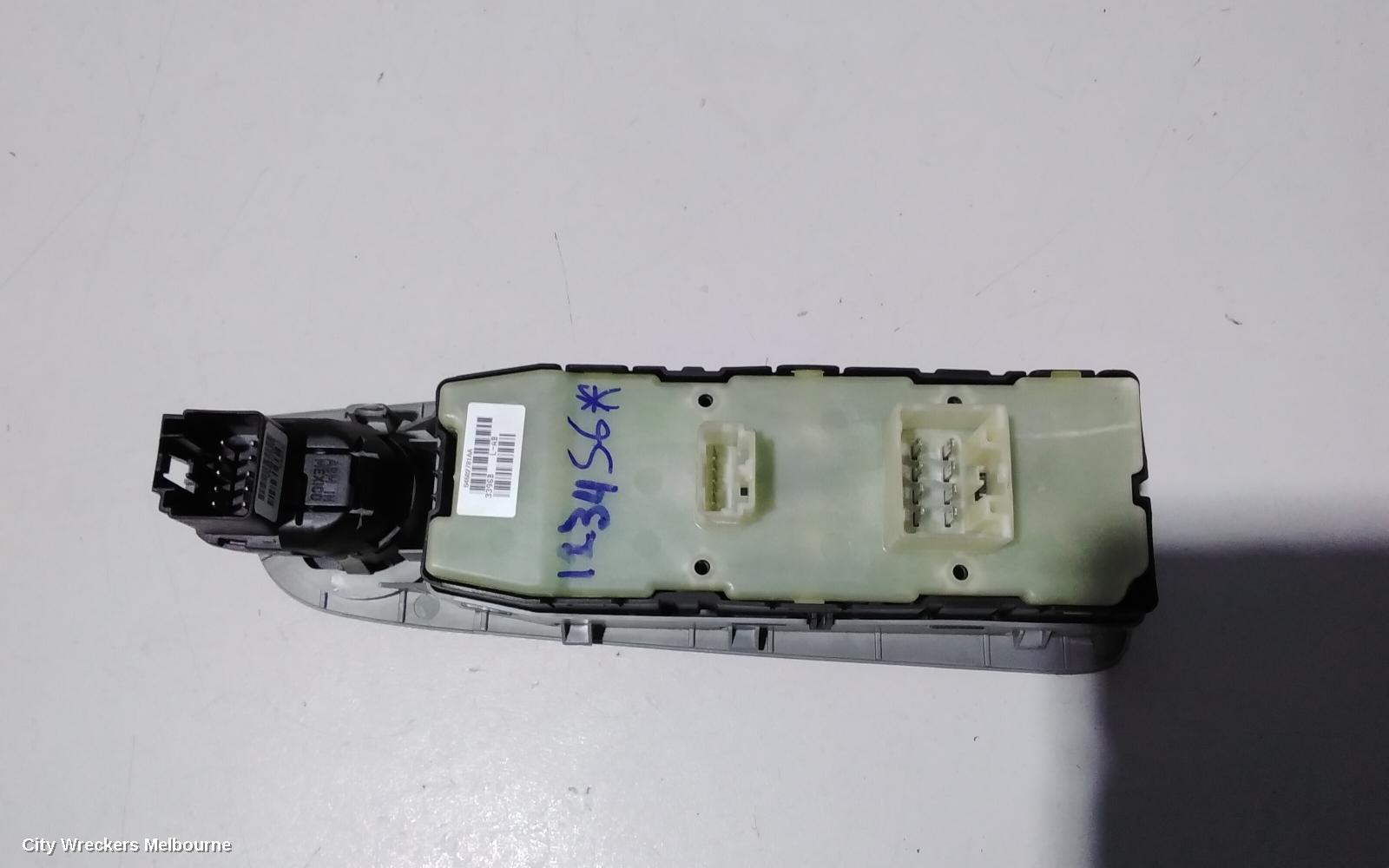 CHRYSLER 300C PWR DR WIND SWITCH, RH FRONT (MASTER SWITCH), NON ILLUMINATION, LH & RH FRONT AUTO WINDOWS, P/N 04602781AA, 11/2005 - 12/2011