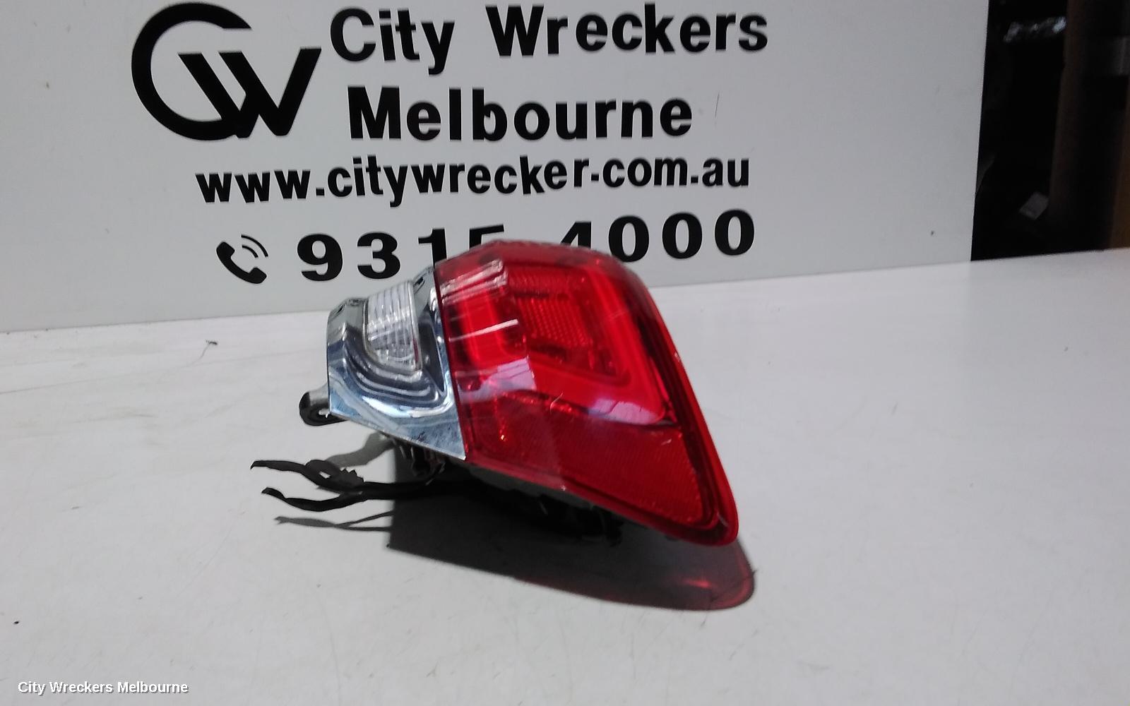 JEEP GRANDCHEROKEE RIGHT TAILLIGHT, WK, LAREDO/OVERLAND/LIMITED, W/ CHROME BEZEL, 04/2013 ONWARDS