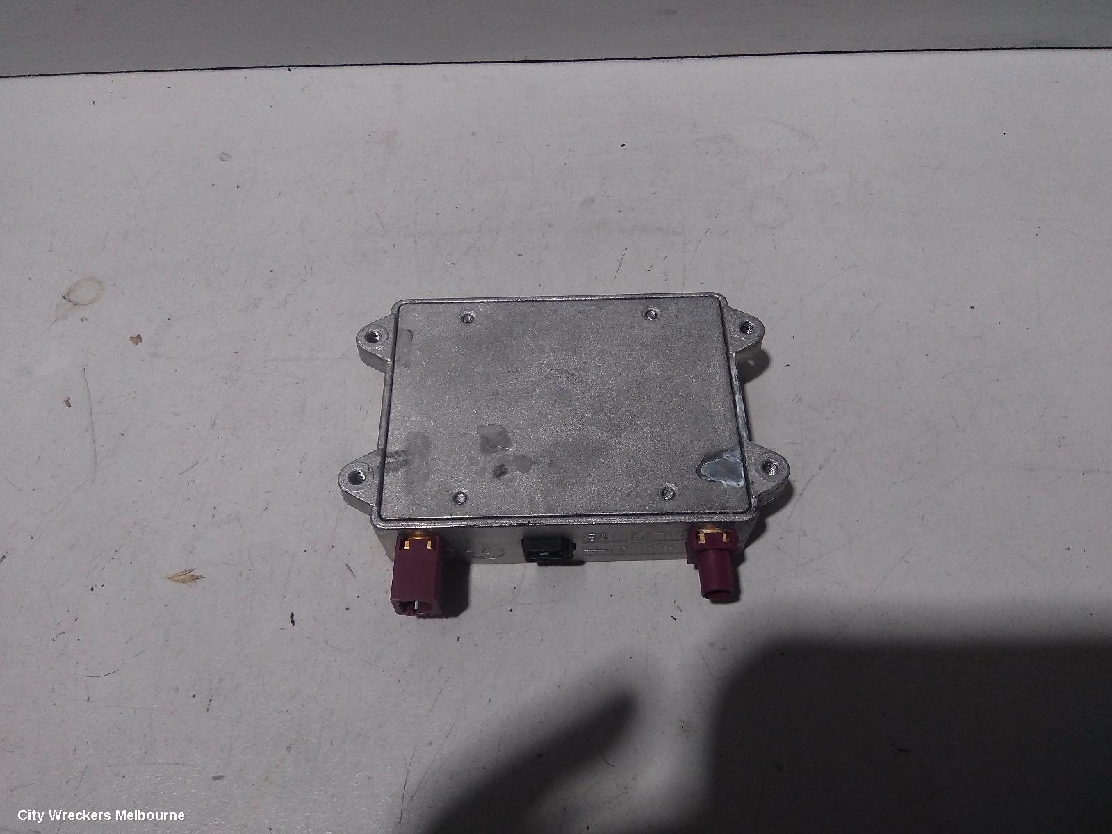 AUDI Q7, 4L, 09/2006 - 08/2015, ANTENNA AMPLIFIER - 8E0 035 456 C: 82423