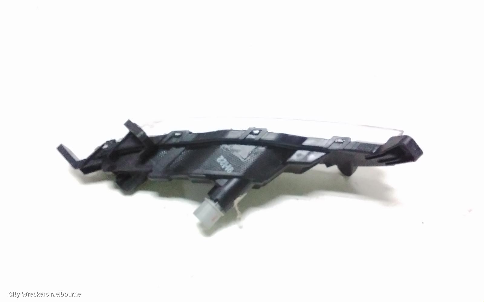 HYUNDAI TUCSON RIGHT INDICATOR/FOG/SIDE, DAYTIME RUNNING LAMP, TL, KOREAN BUILT (VIN KMHJ), 07/2015 - 06/2018