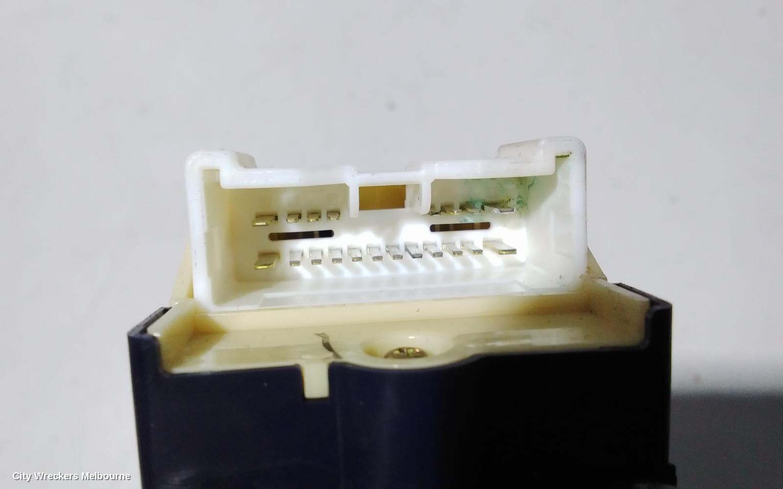 TOYOTA TARAGO PWR DR WIND SWITCH, RH FRONT (MASTER SWITCH), ACR30, 2DR, 06/2000 - 02/2006