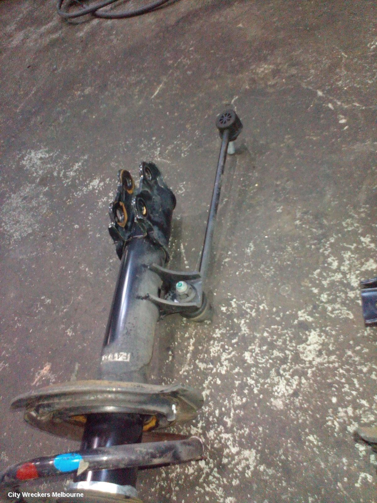 KIA SPORTAGE LEFT FRONT STRUT, SL, 05/2010 - 05/2013