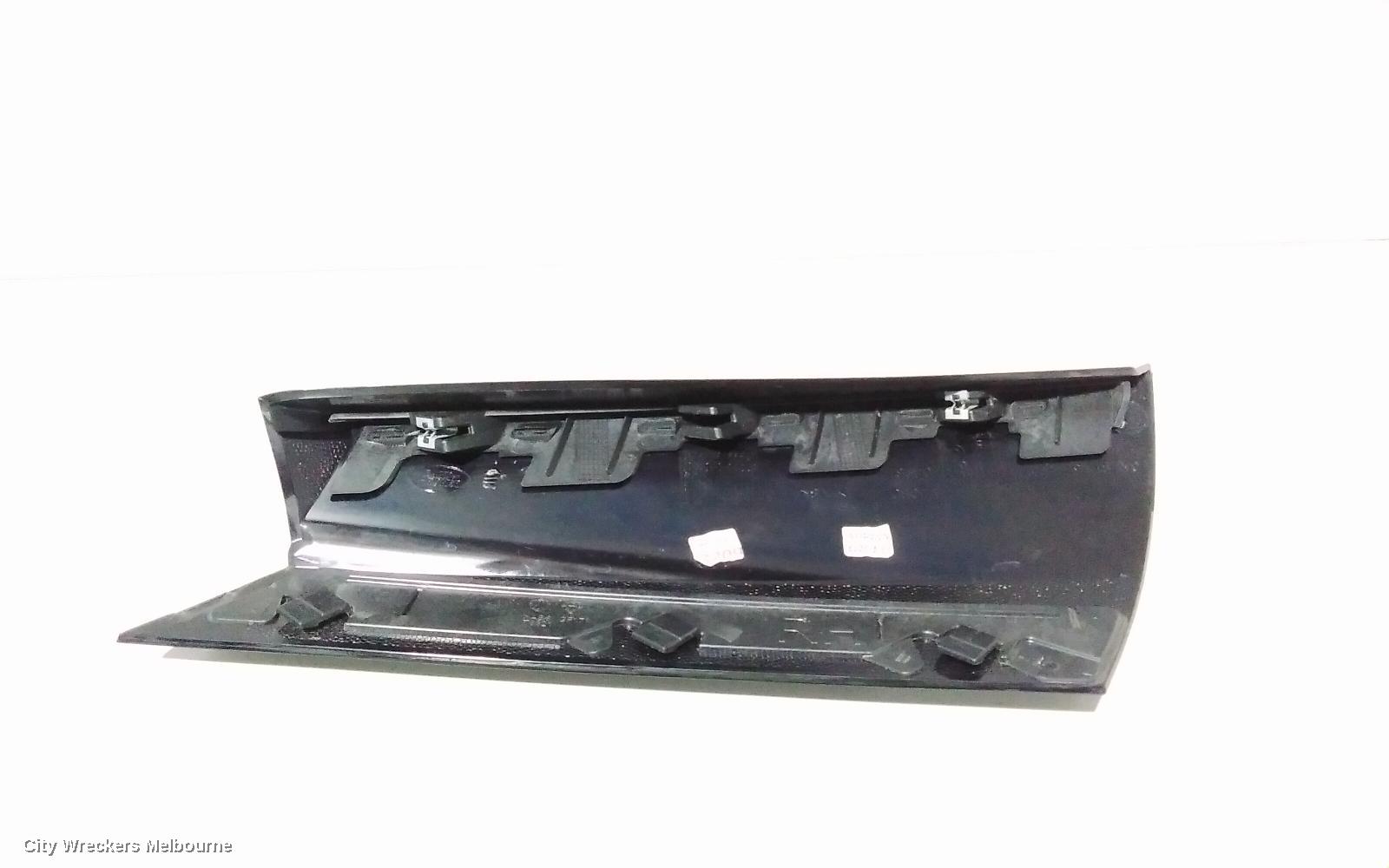 LAND ROVER DISCOVERY SPORT, L550, 01/2015 ONWARDS, RHR CORNER OUTER TRIM : 82767
