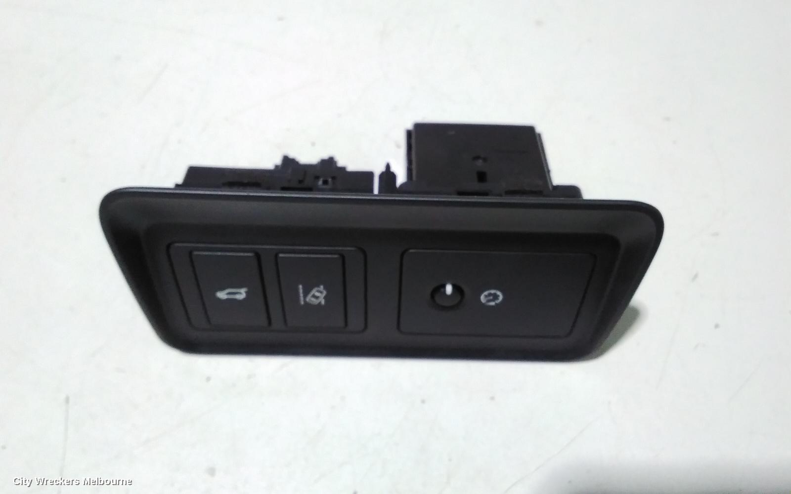 LAND ROVER DISCOVERY SPORT, L550, 01/2015 ONWARDS, GK72-11654-DA   TAILGATE TRUNK RELEASE SWITCH : 82768