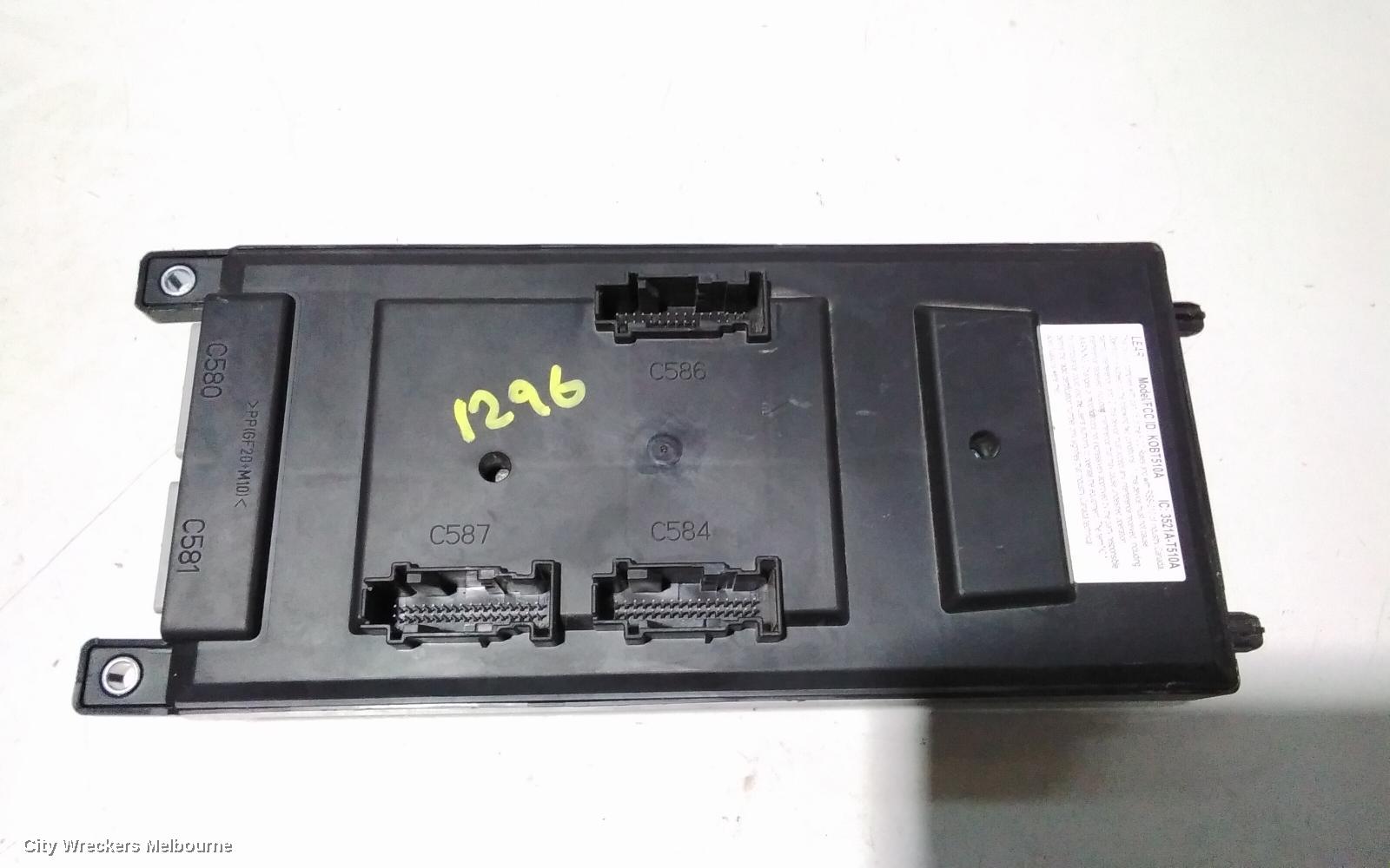 LAND ROVER DISCOVERY SPORT FUSE BOX, UNDER DASH, L550, 01/2015 ONWARDS