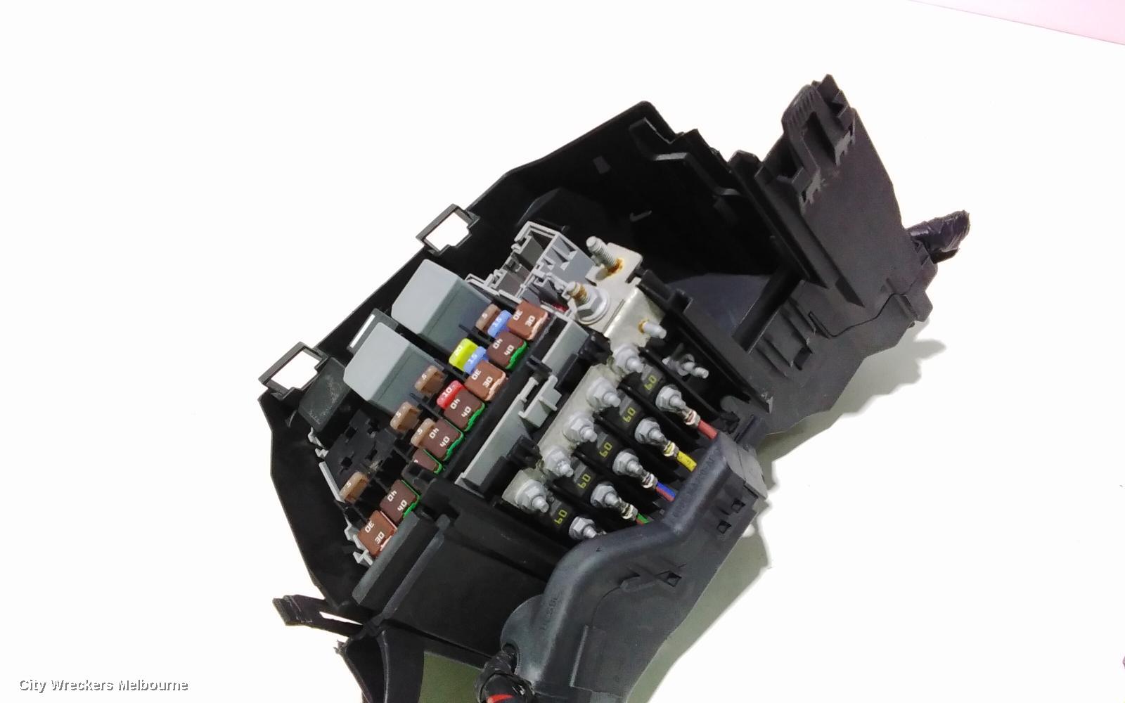 LAND ROVER DISCOVERY SPORT FUSE BOX, ENGINE BAY, DIESEL, L550, 01/2015 ONWARDS