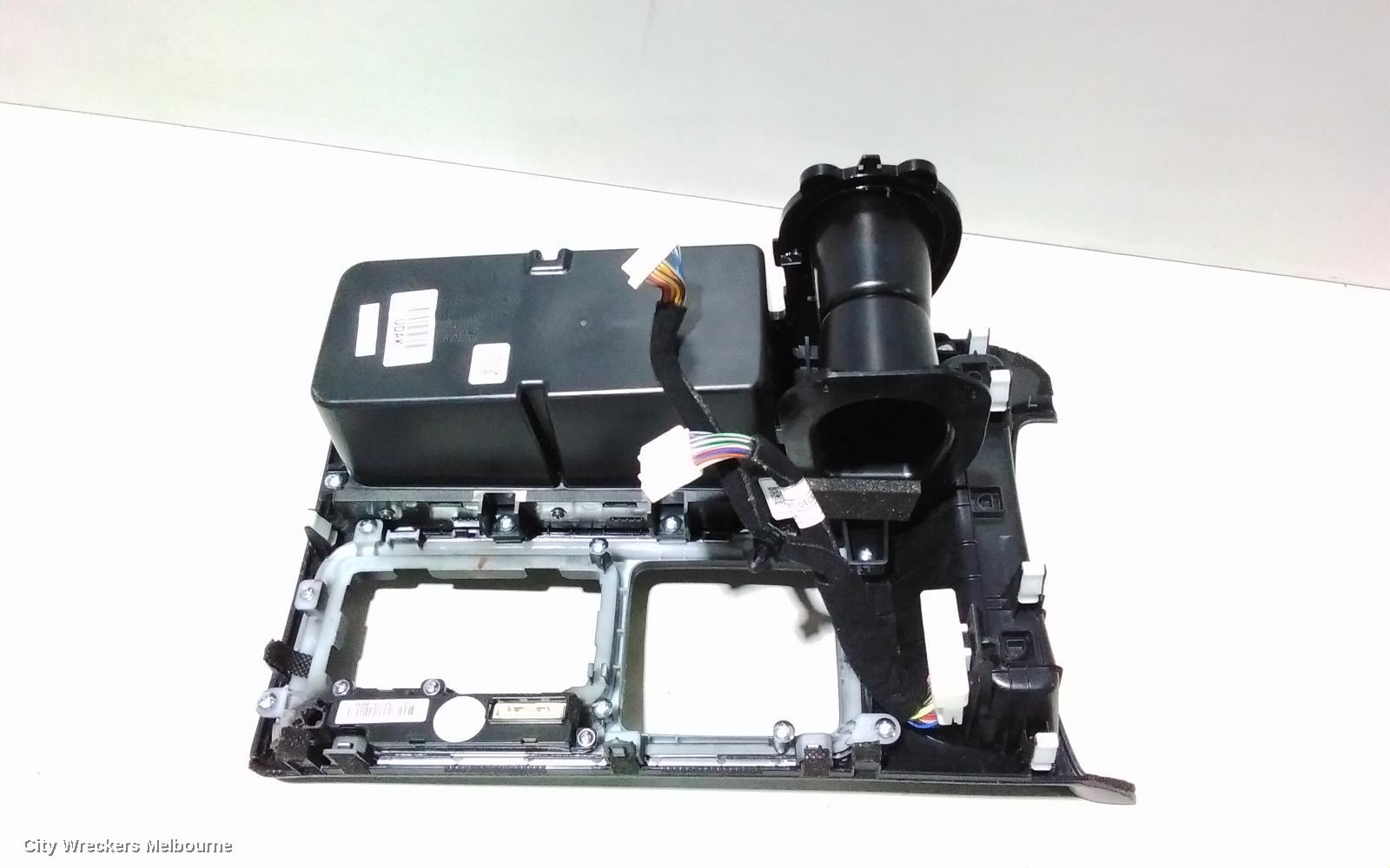 KIA SORENTO, UM, 03/2015 - 02/2020, GEAR SUROUND: 82794