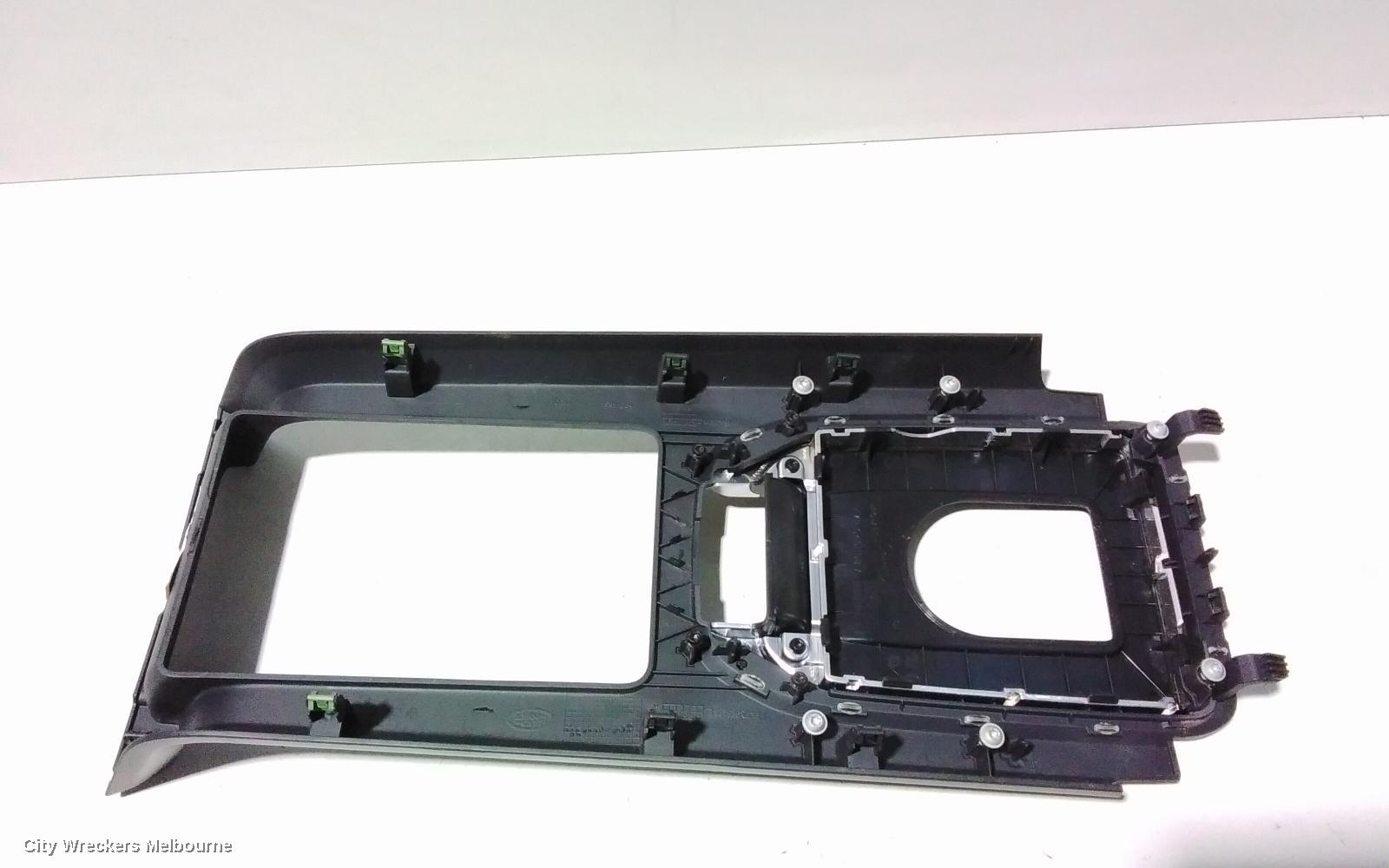 LAND ROVER DISCOVERY SPORT, L550, 01/2015 ONWARDS, GEAR SHIFTER SUROUND: 82803