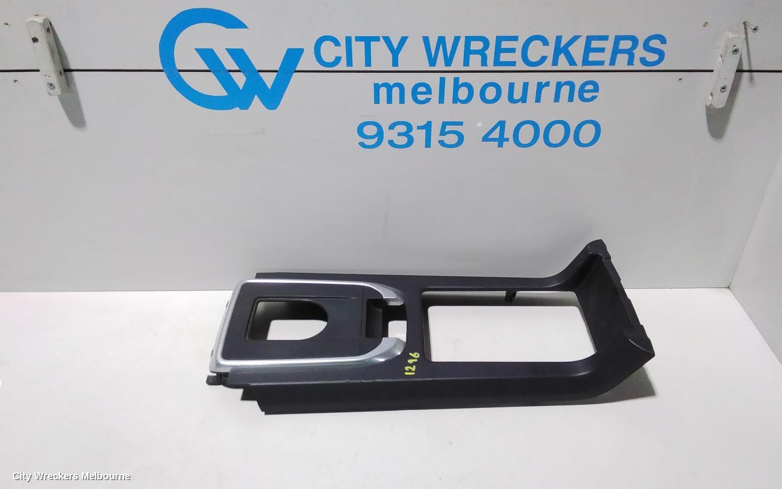 LAND ROVER DISCOVERY SPORT, L550, 01/2015 ONWARDS, GEAR SHIFTER SUROUND: 82803