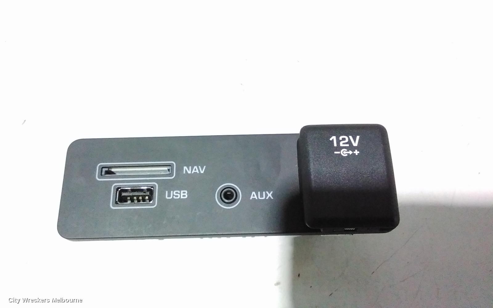 LAND ROVER DISCOVERY SPORT, L550, 01/2015 ONWARDS, FK72-19C166-BC  POWER OUTLET USB AUX SAT NAV CONSOLE UNIT : 82810