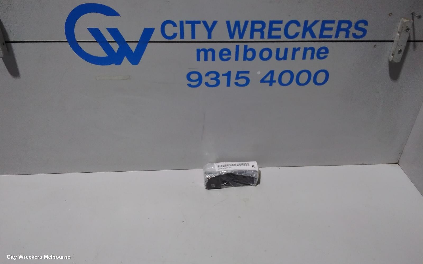 LAND ROVER DISCOVERY SPORT, L550, 01/2015 ONWARDS, FK72-19C166-BC  POWER OUTLET USB AUX SAT NAV CONSOLE UNIT : 82810