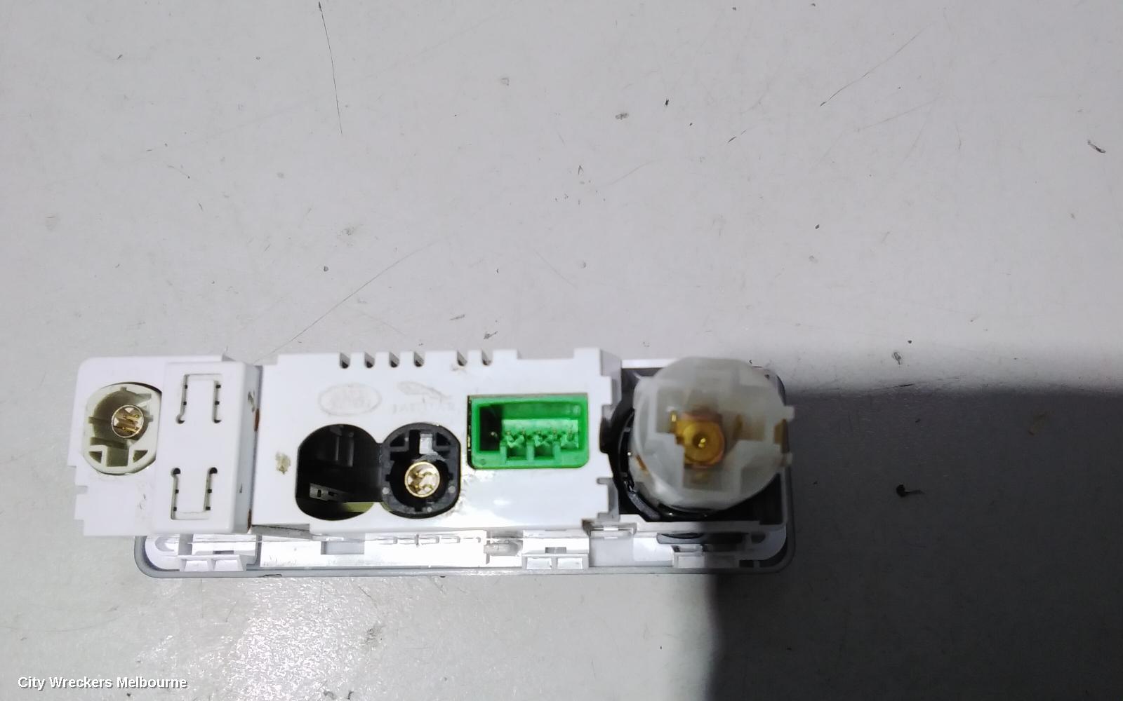 LAND ROVER DISCOVERY SPORT, L550, 01/2015 ONWARDS, FK72-19C166-BC  POWER OUTLET USB AUX SAT NAV CONSOLE UNIT : 82810