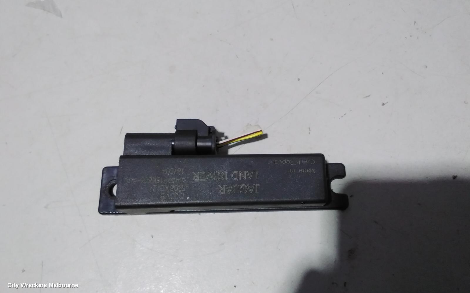 LAND ROVER DISCOVERY SPORT, L550, 01/2015 ONWARDS, AH42-15K603-AA  KEYLESS ENTRY ANTENNA IN THE CONSOL: 82812