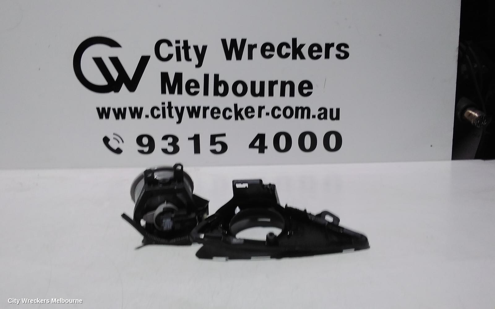 TOYOTA COROLLA RIGHT INDICATOR/FOG/SIDE, BUMPER FOGLAMP, ZRE182R, HATCH, 10/2012 - 03/2015