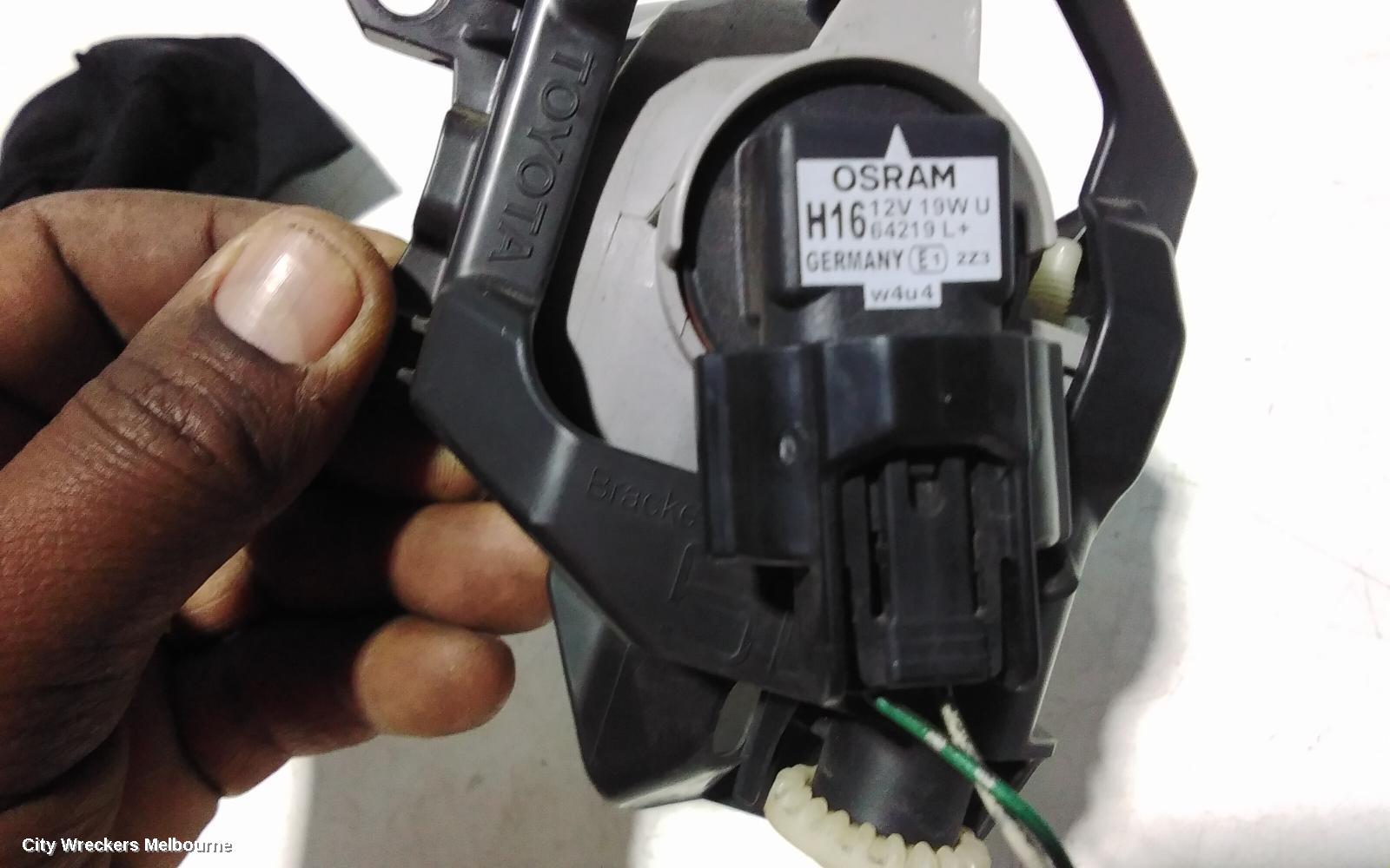 TOYOTA COROLLA LEFT INDICATOR/FOG/SIDE, BUMPER FOGLAMP, ZRE182R, HATCH, 10/2012 - 03/2015