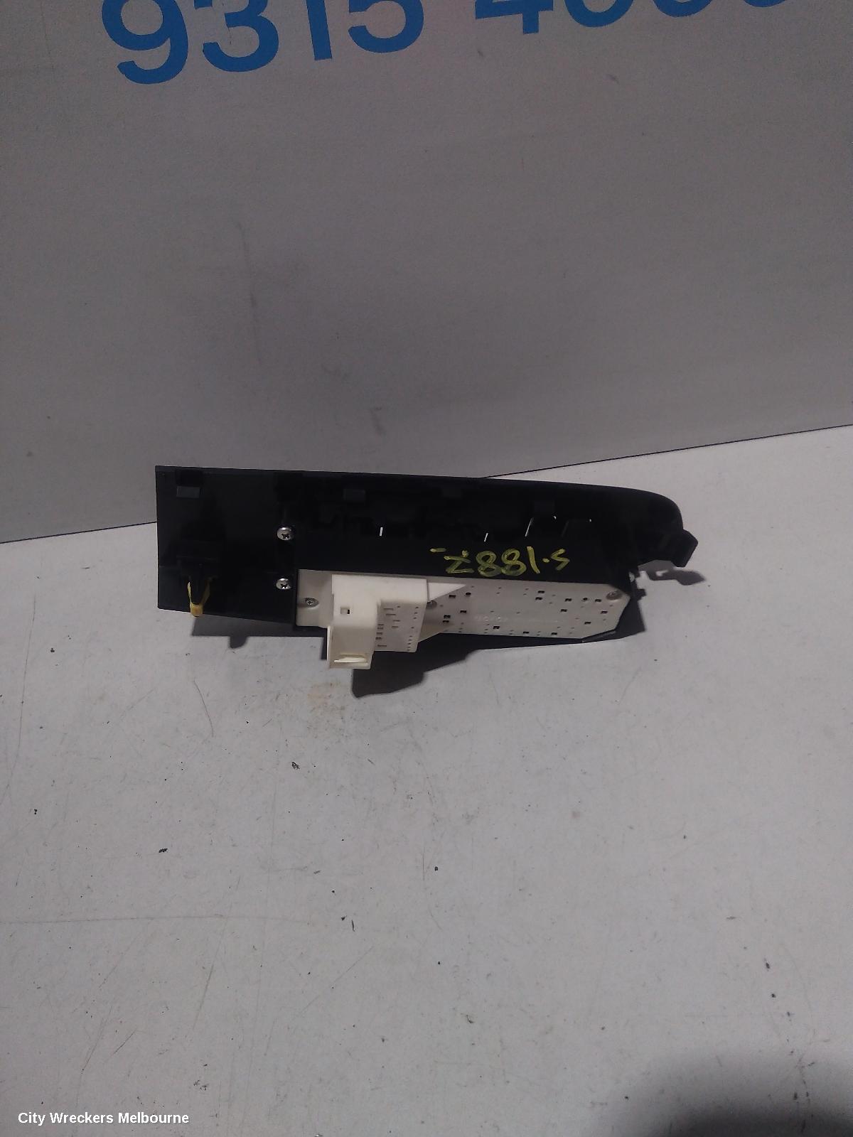 TOYOTA COROLLA PWR DR WIND SWITCH, RH FRONT (MASTER SWITCH), ZRE182R, HATCH, STANDARD, 10/2012 - 03/2015