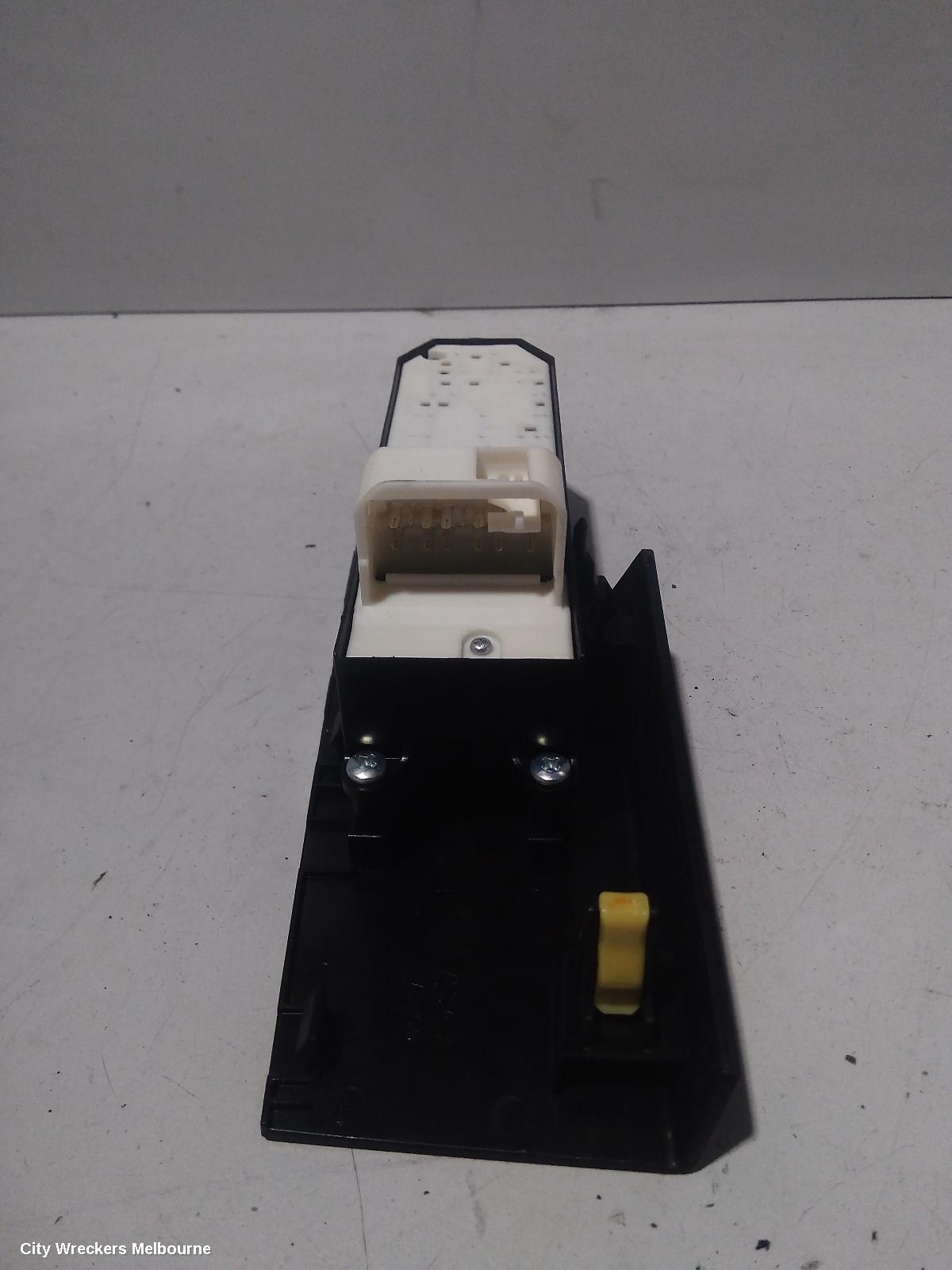 TOYOTA COROLLA PWR DR WIND SWITCH, RH FRONT (MASTER SWITCH), ZRE182R, HATCH, STANDARD, 10/2012 - 03/2015