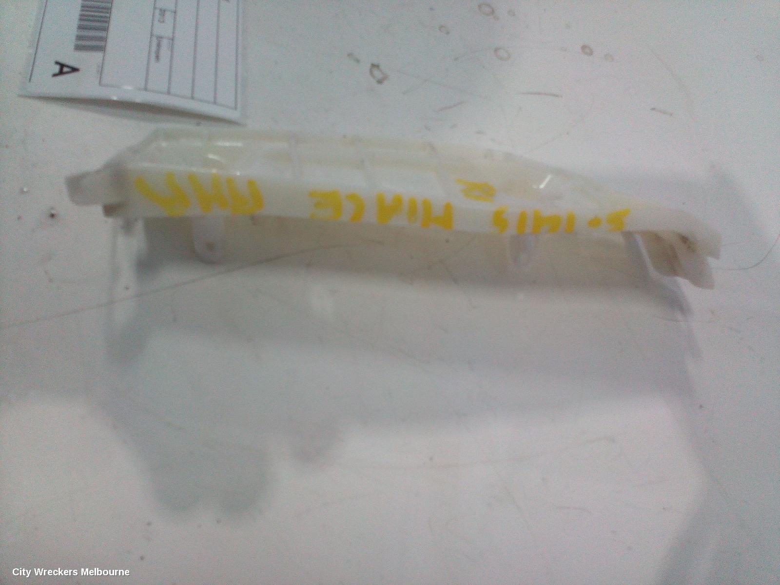 TOYOTA HIACE, TRH/KDH 03/2005 - 04/2019, RHR BAR BRAKET: 82917