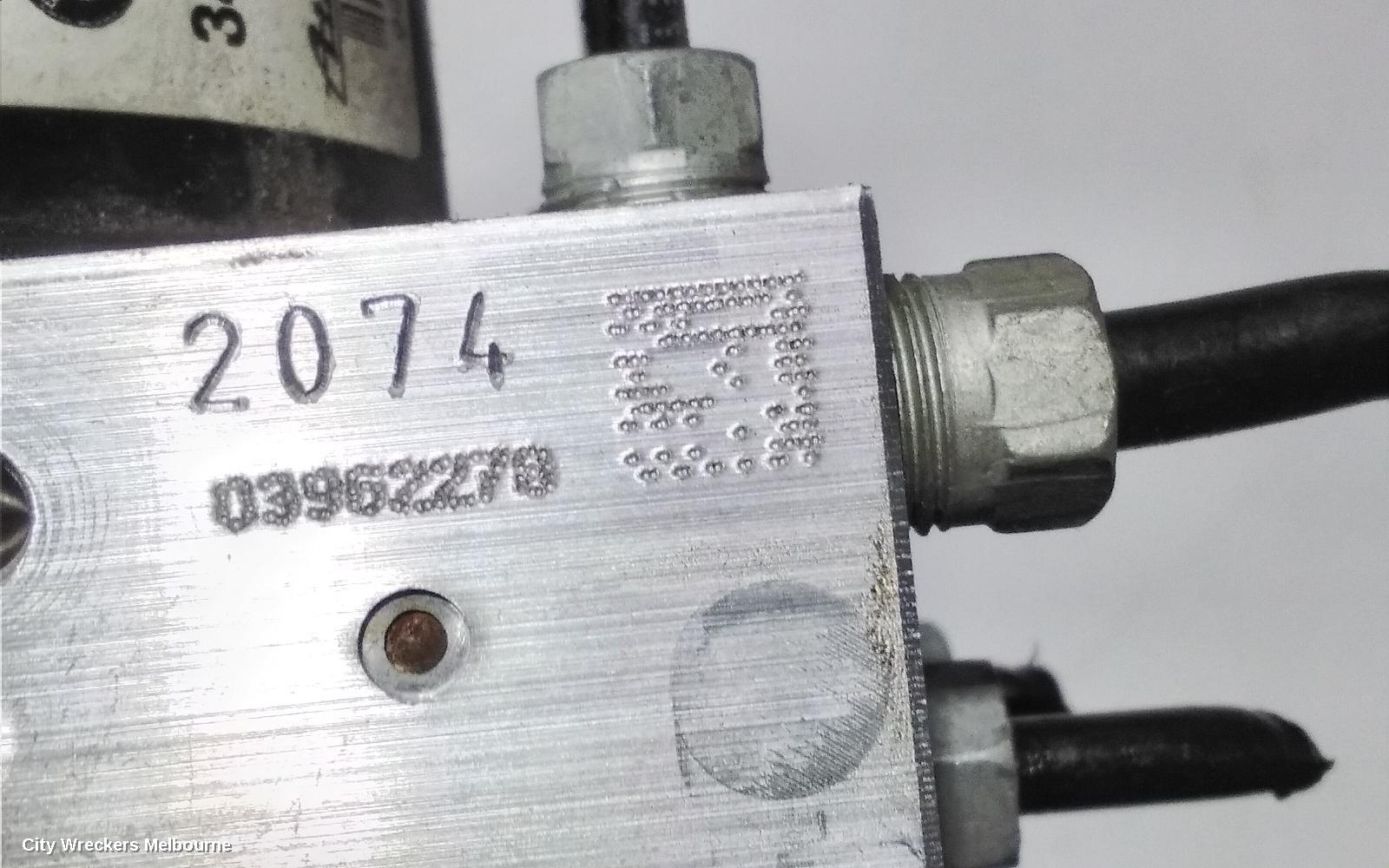 BMW 3 SERIES ABS PUMP/MODULATOR, E90, SEDAN, ON MODULE P/N 34512460468, 03/2005 - 01/2012