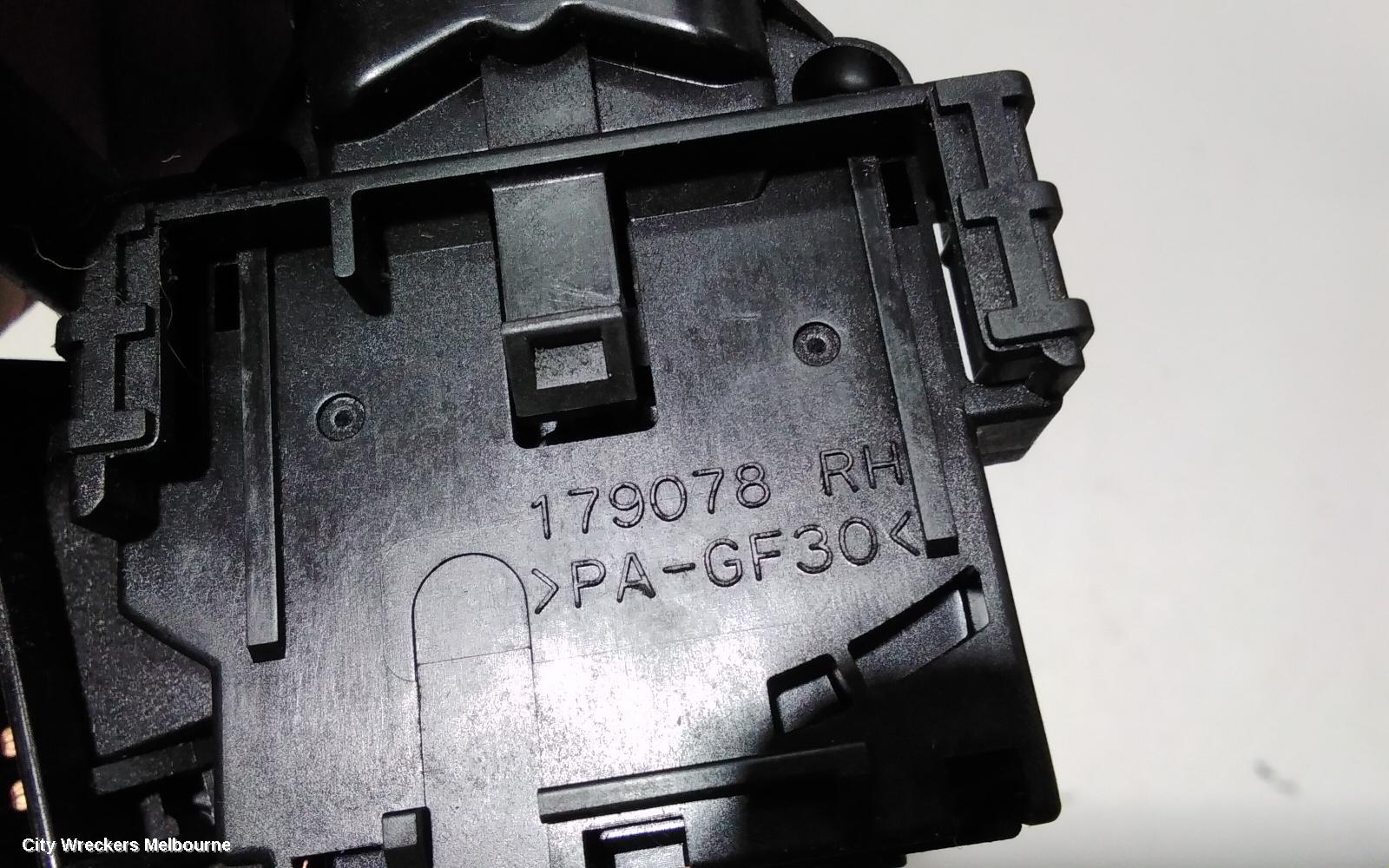 TOYOTA HIACE COMBINATION SWITCH, FLASHER SWITCH, TRH/KDH, 03/2005 - 01/2014