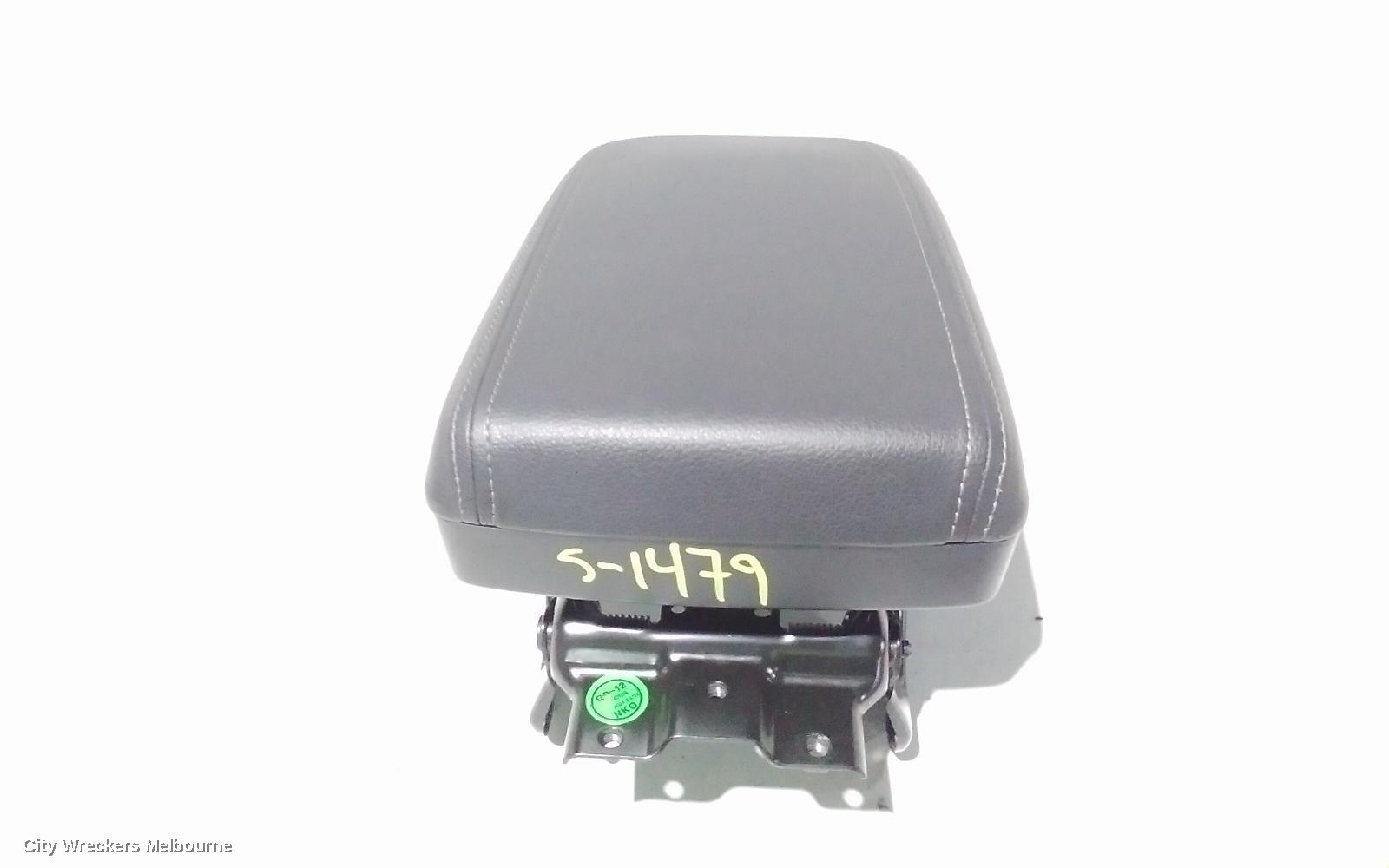 HOLDEN CAPTIVA CONSOLE, CG, LEATHER, BLACK, 01/2011 - 06/2018
