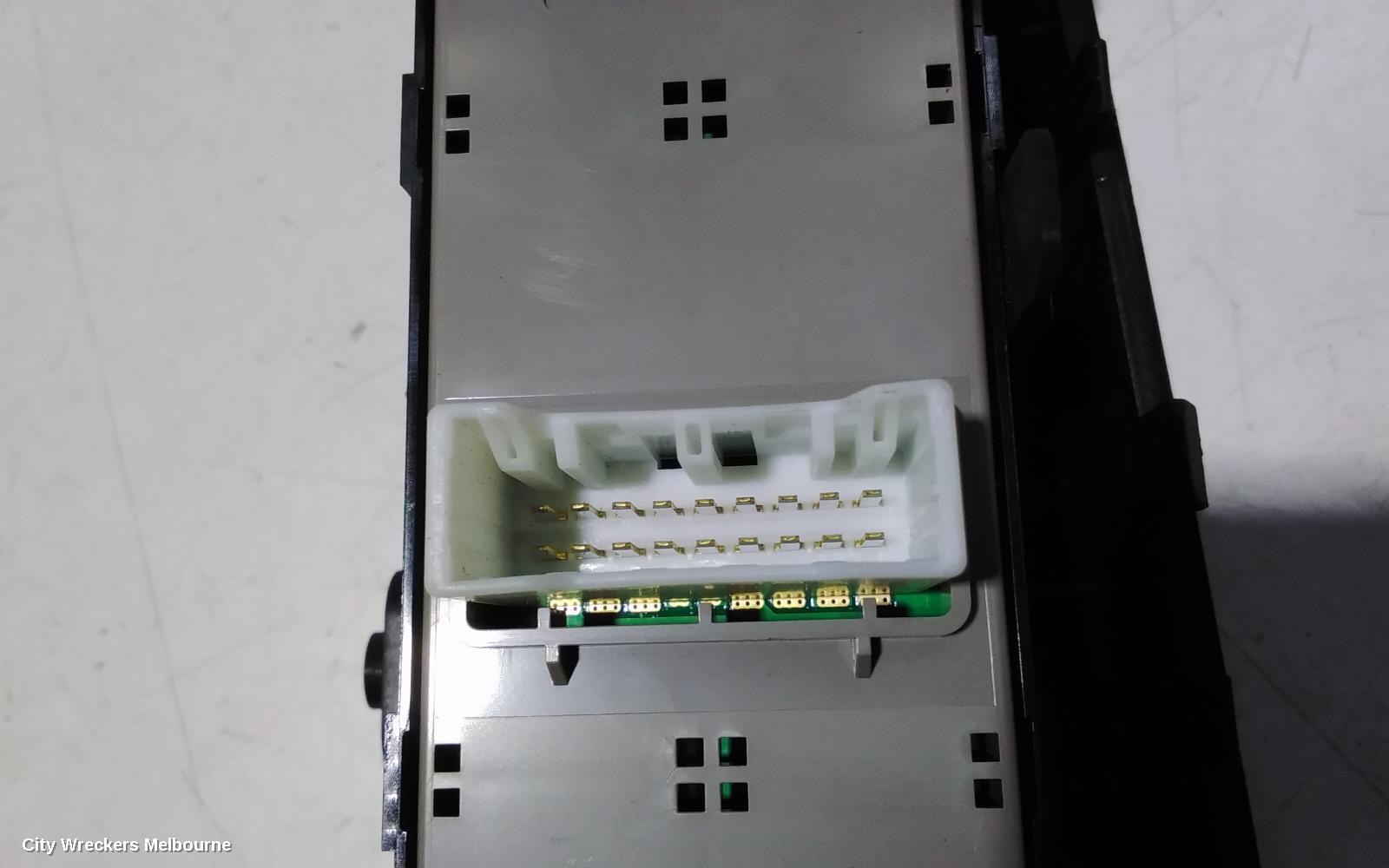HYUNDAI VELOSTER PWR DR WIND SWITCH, RH FRONT (MASTER SWITCH), JS, 06/2019 - 07/2021