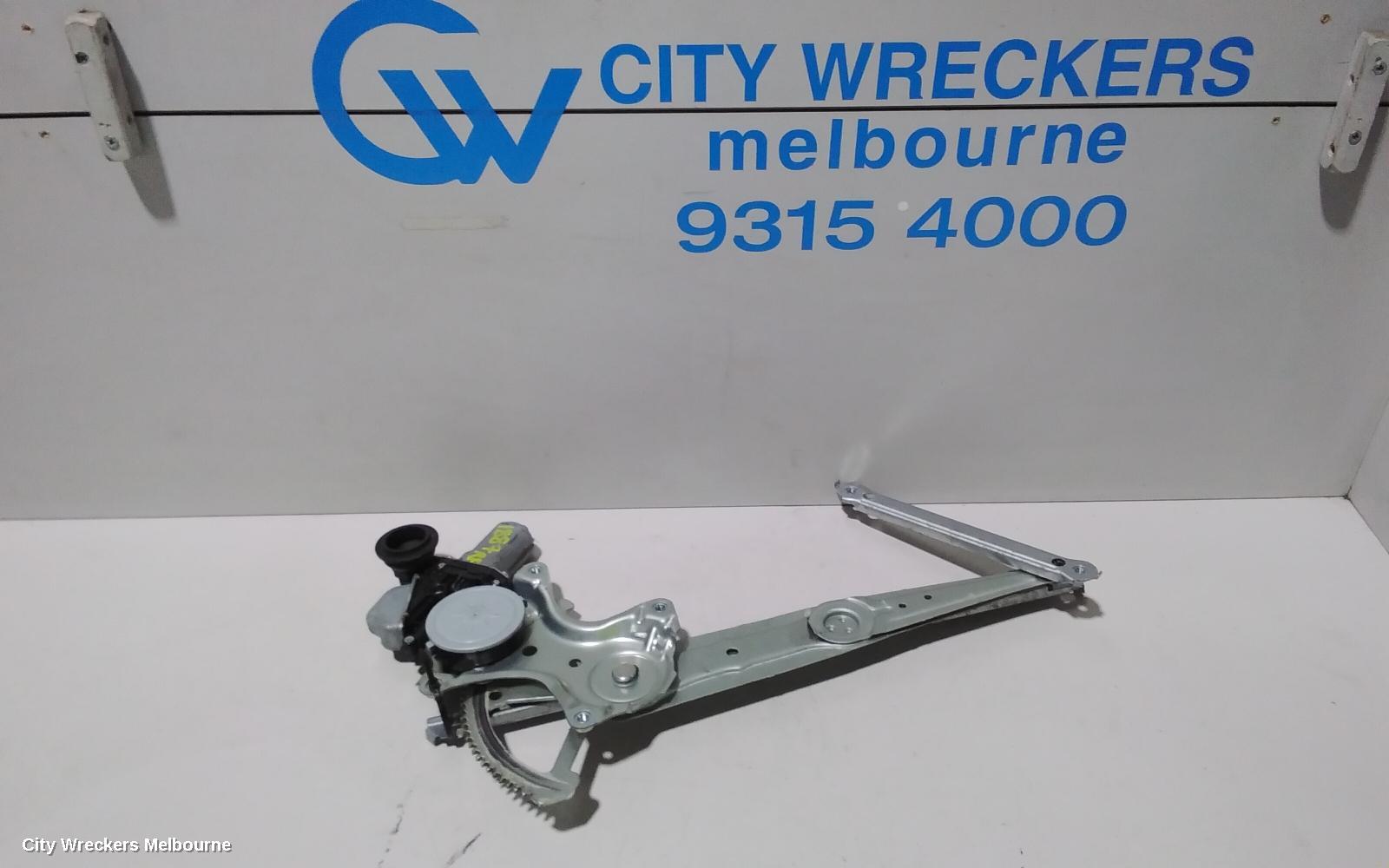 TOYOTA COROLLA RIGHT FRONT WINDOW REG/MOTOR, ZRE182R, HATCH, 01/2014 - 06/2018