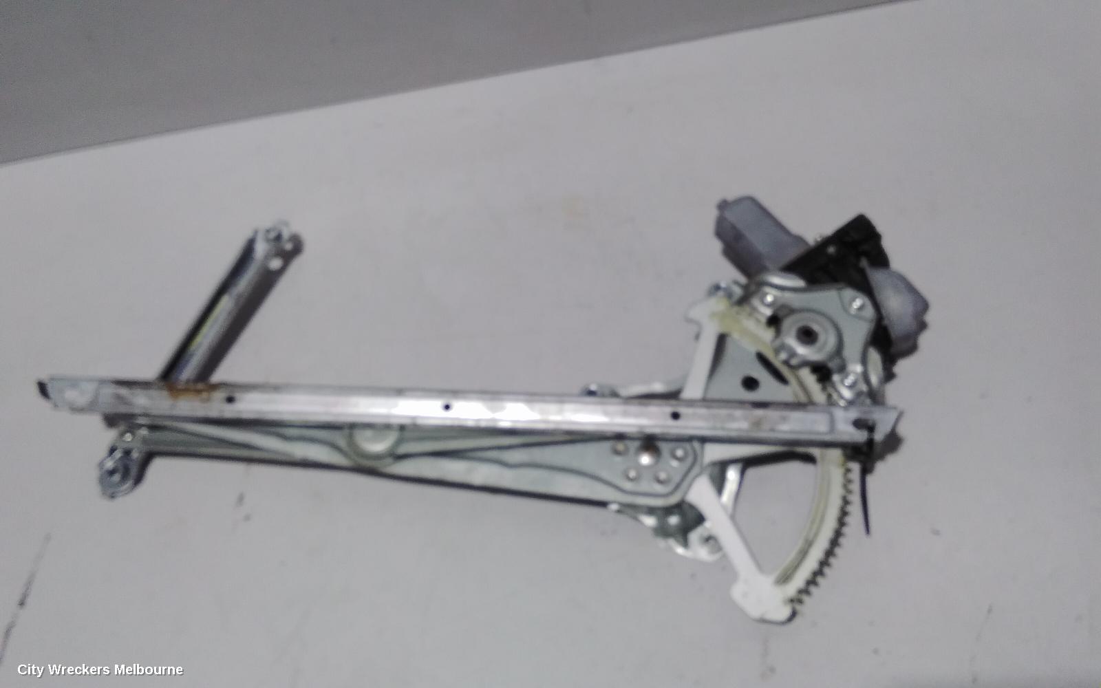 TOYOTA COROLLA RIGHT FRONT WINDOW REG/MOTOR, ZRE182R, HATCH, 01/2014 - 06/2018