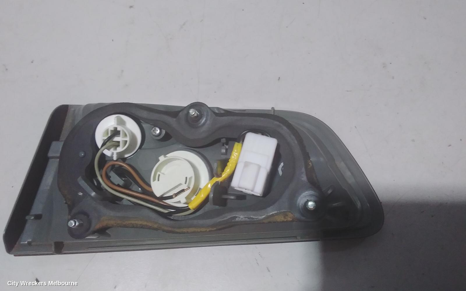 KIA CERATO REAR GARNISH, BOOTLID LAMP (LH SIDE), TD, COUPE/KOUP, NON LED TYPE, 07/2009 - 03/2013