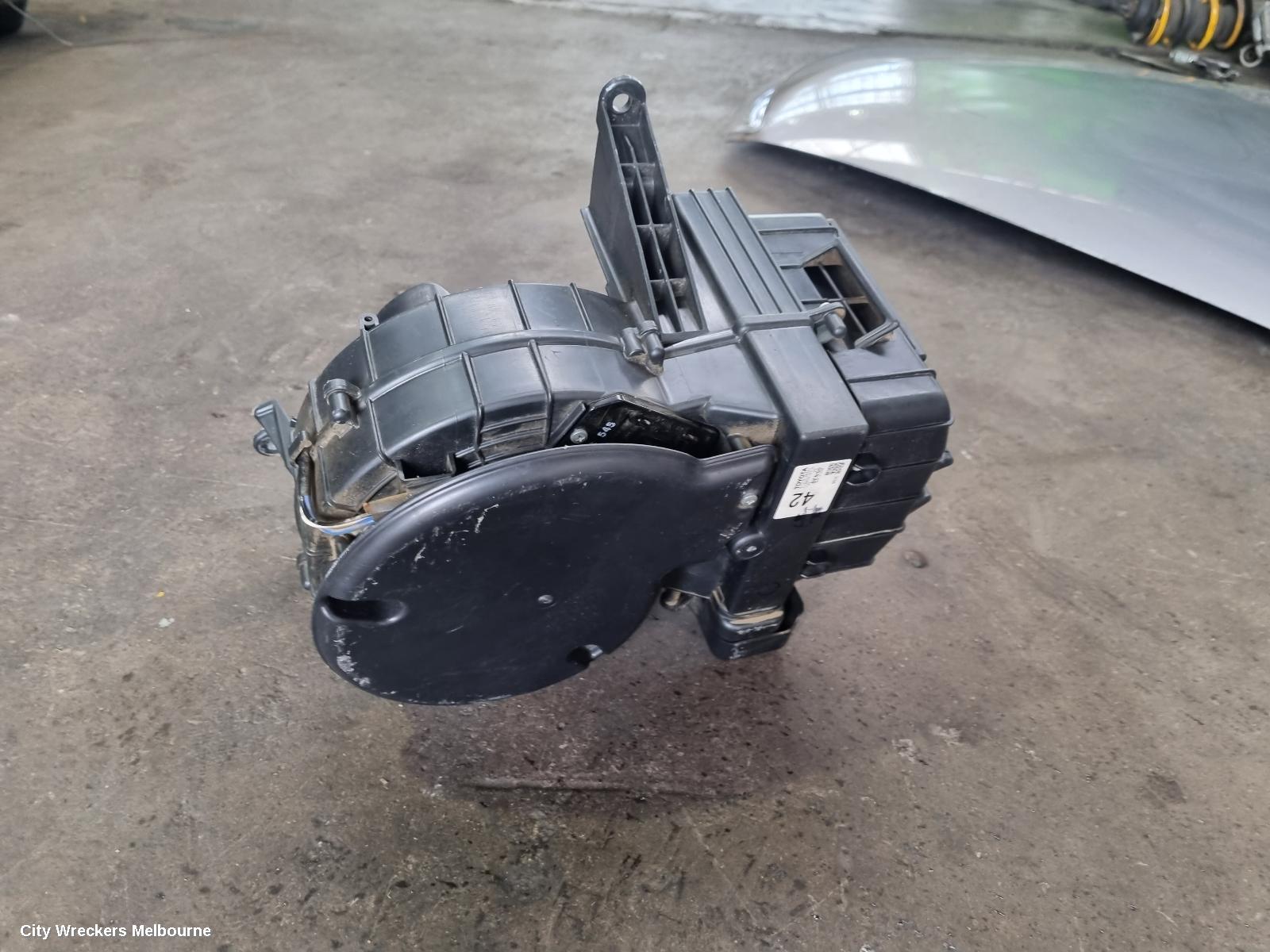 TOYOTA HIACE HEATER CORE/BOX, TRH/KDH, 03/2005 - 04/2019