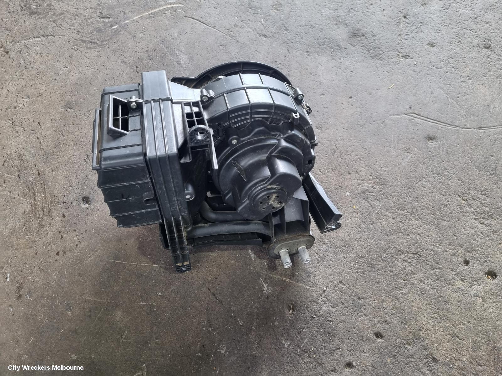 TOYOTA HIACE HEATER CORE/BOX, TRH/KDH, 03/2005 - 04/2019