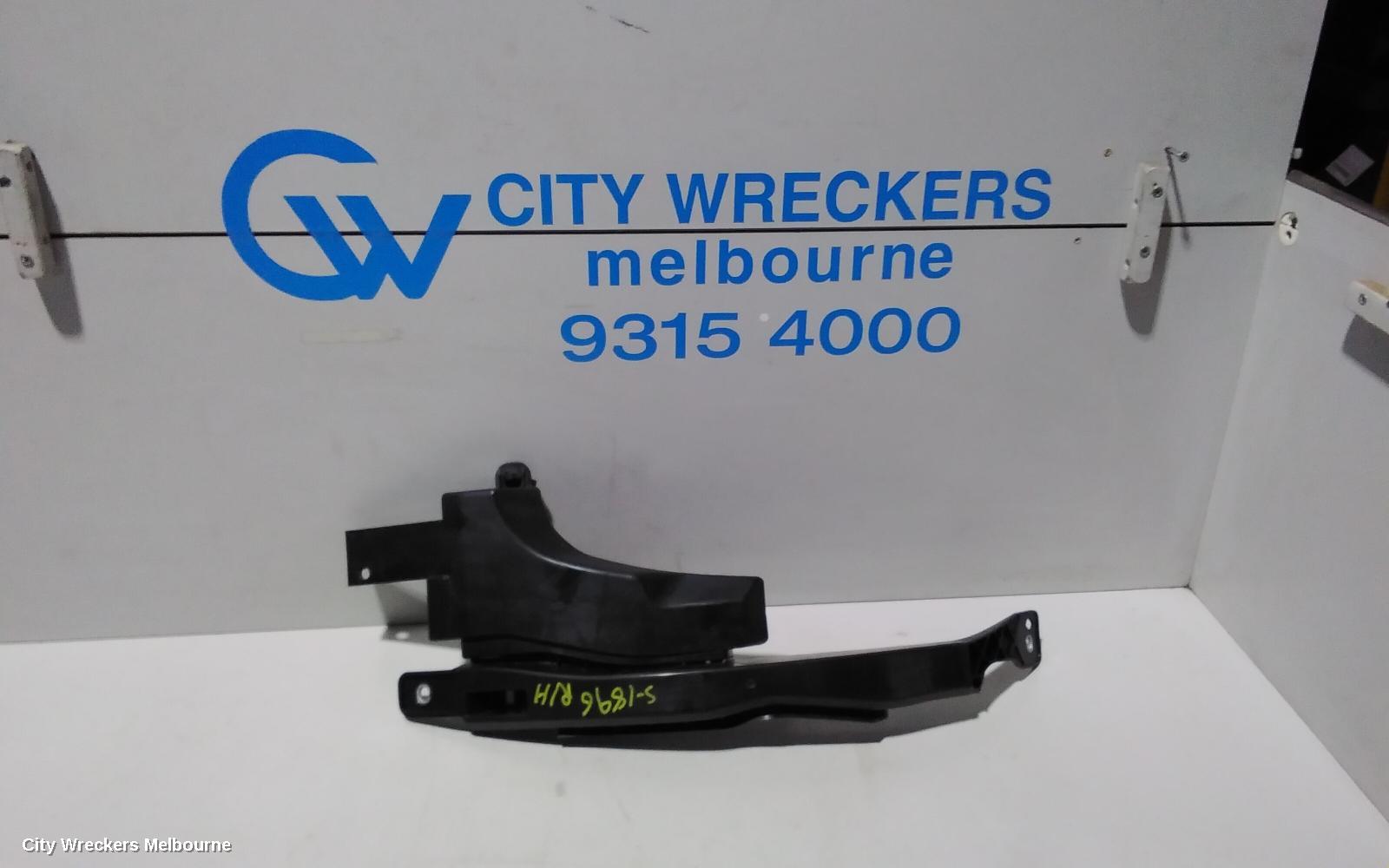 HOLDEN COMMODORE, ZB, 10/2017 - 12/2020, RH HEAD LIGHT BARAKET: 84055